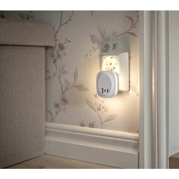 Star Trading Nattlampa LED Functional med USB-uttag