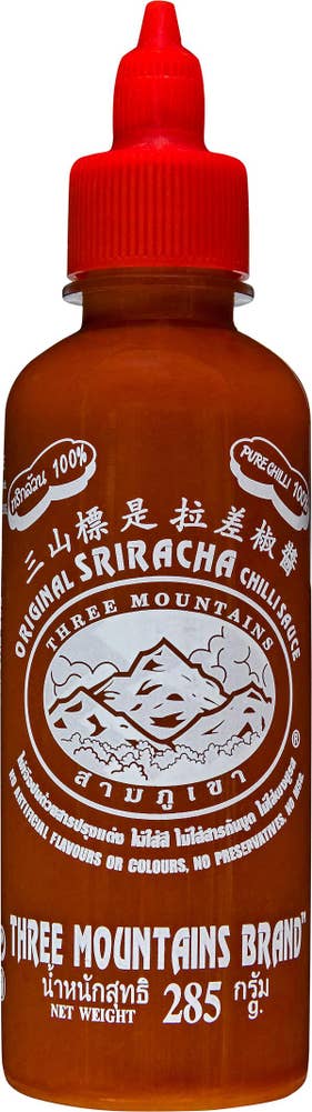 Three Mountains Srirachasås Röd