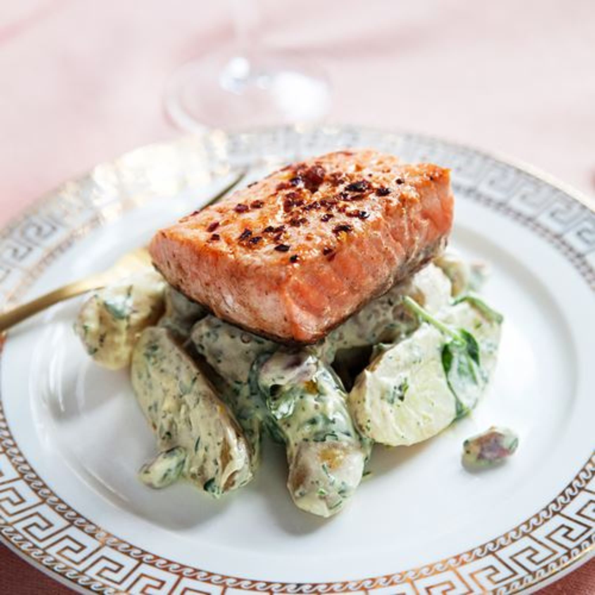 Jessicas smör- och chilistekta lax med ljummen potatissallad