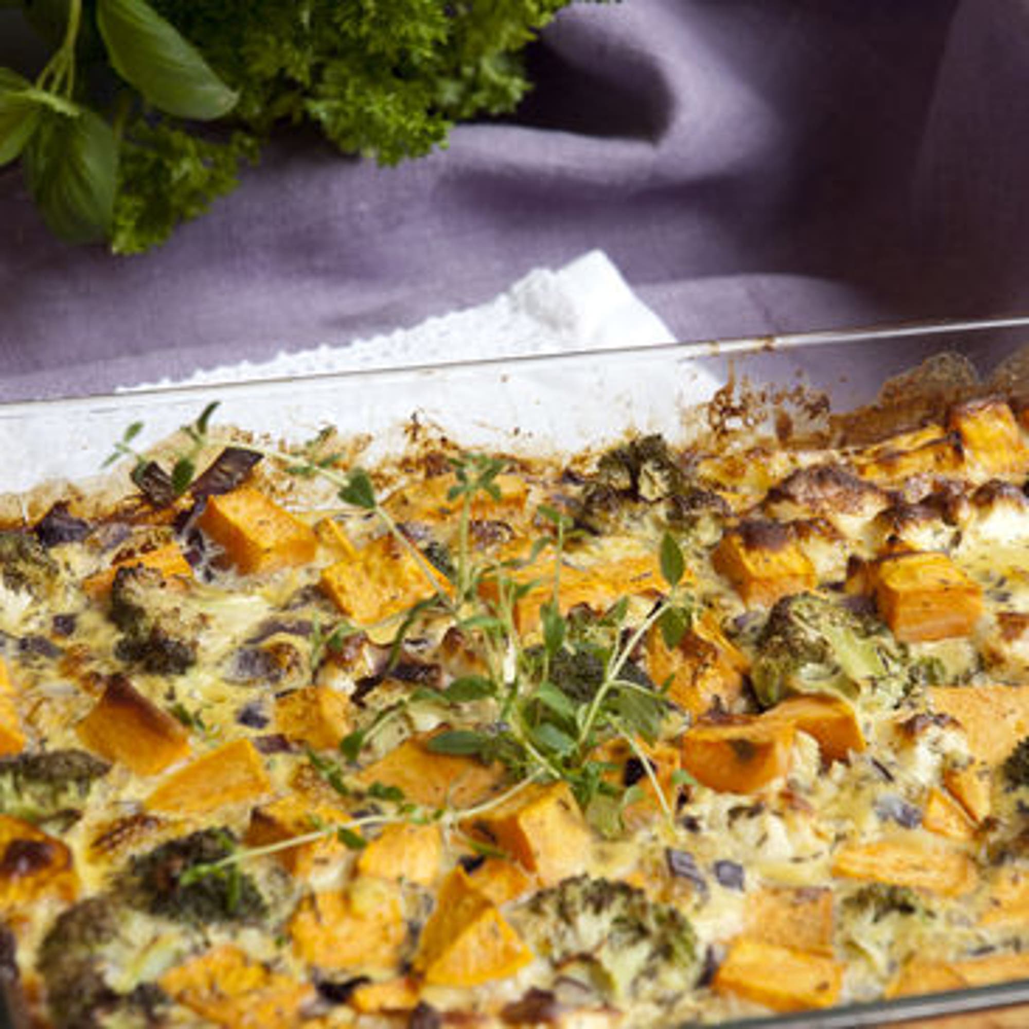 Sötpotatisfrittata med fetaost & avokadosallad