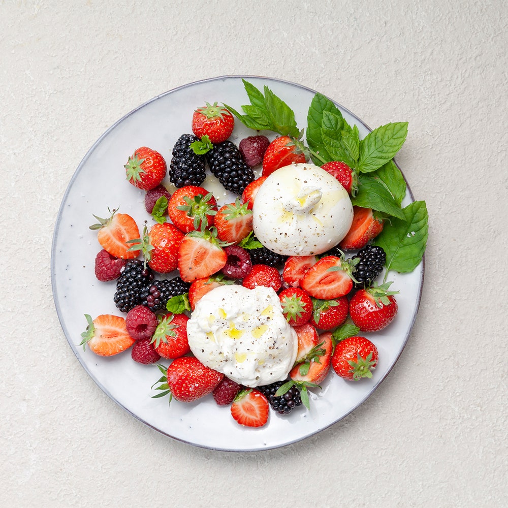 Burrata med färska bär