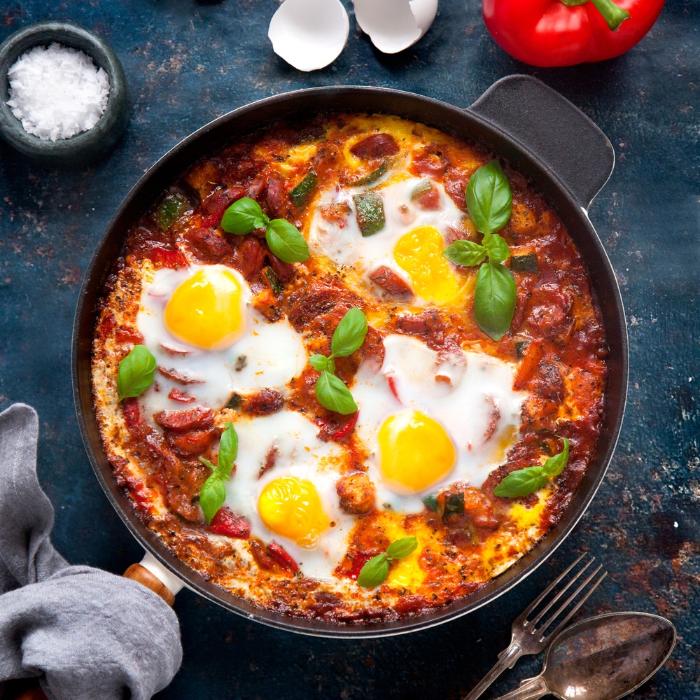 Ratatouillepanna med chorizo och bakade ägg