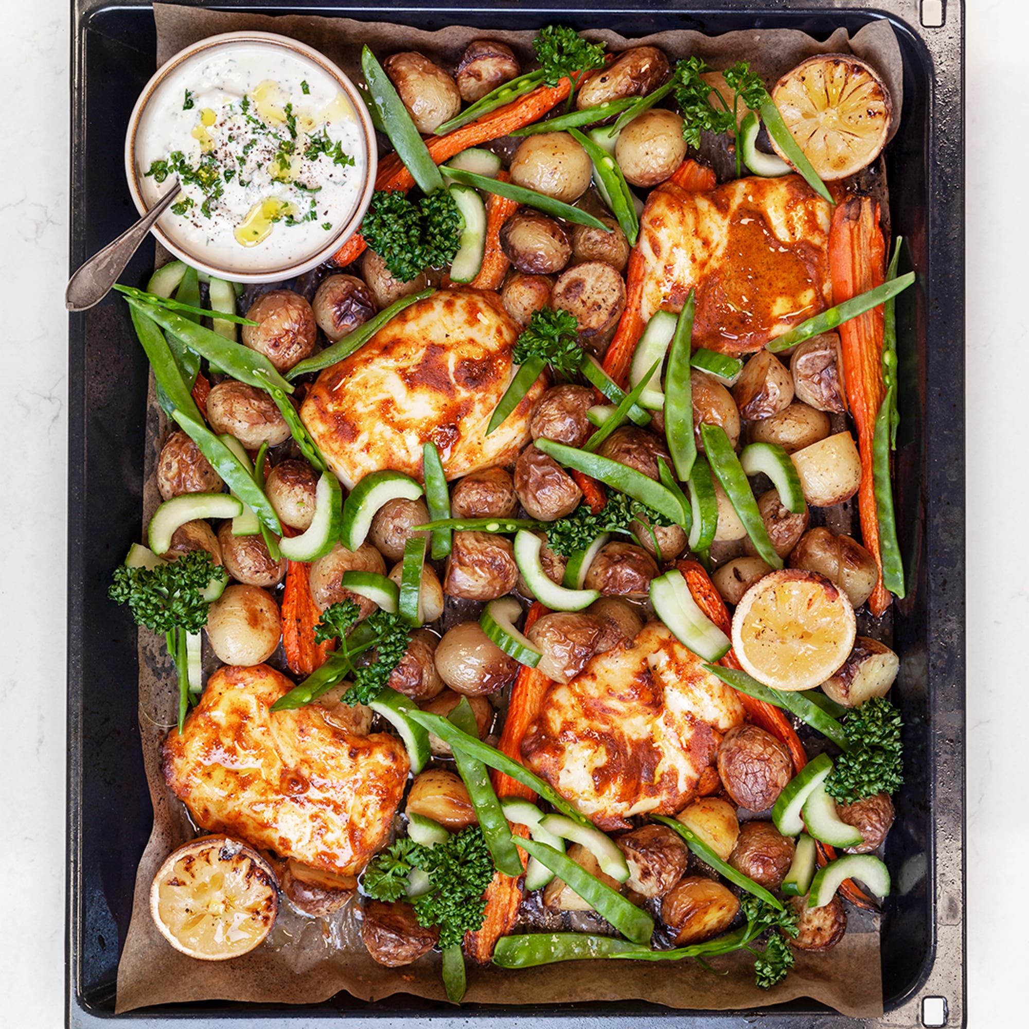 Tandoorihalloumi och rostad potatis på plåt