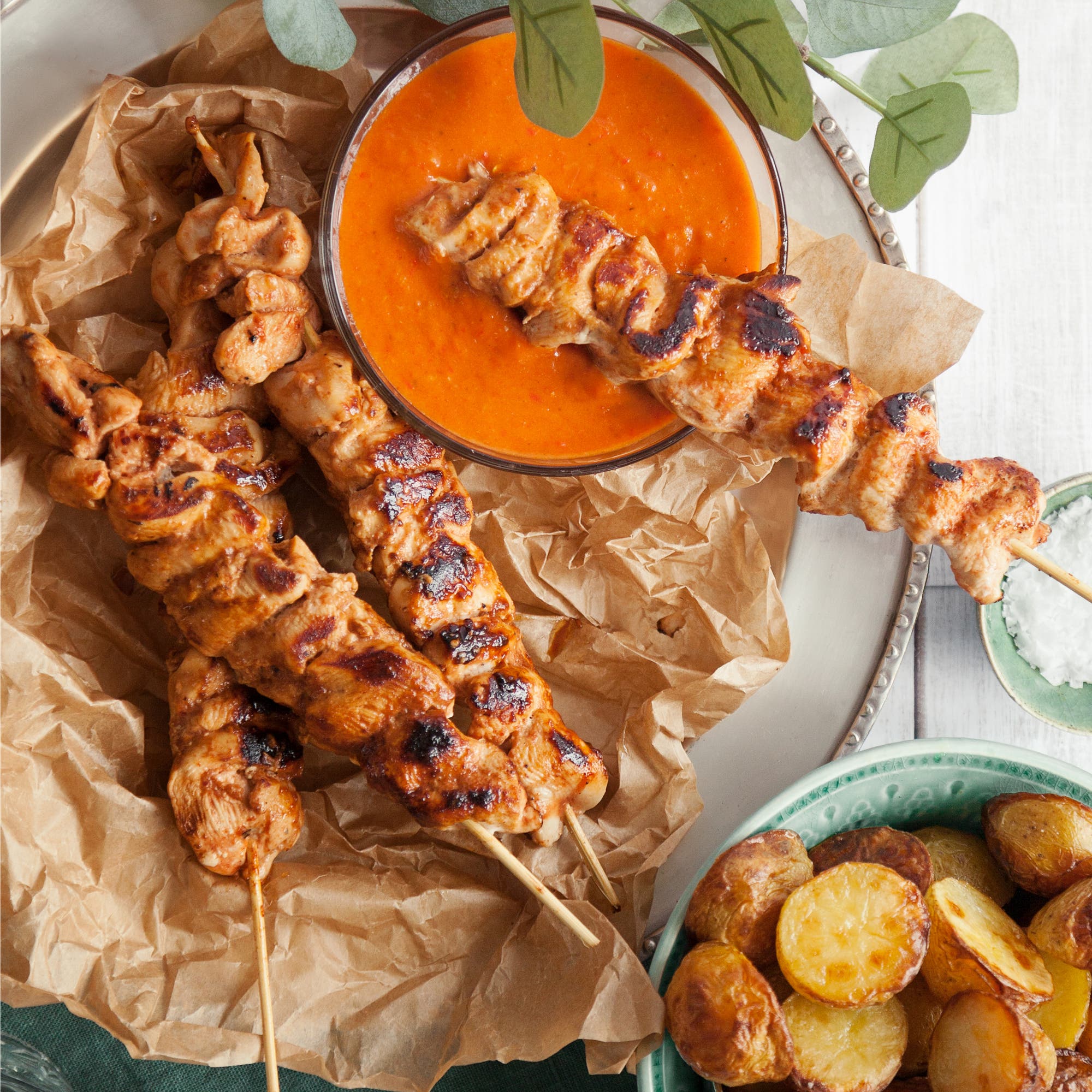 Grillade kycklingspett med bbq-sås