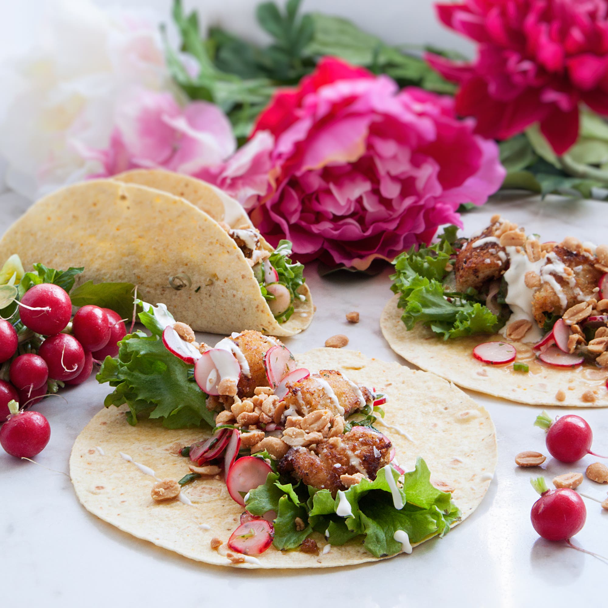 Spring fish taco med syrliga rädisor