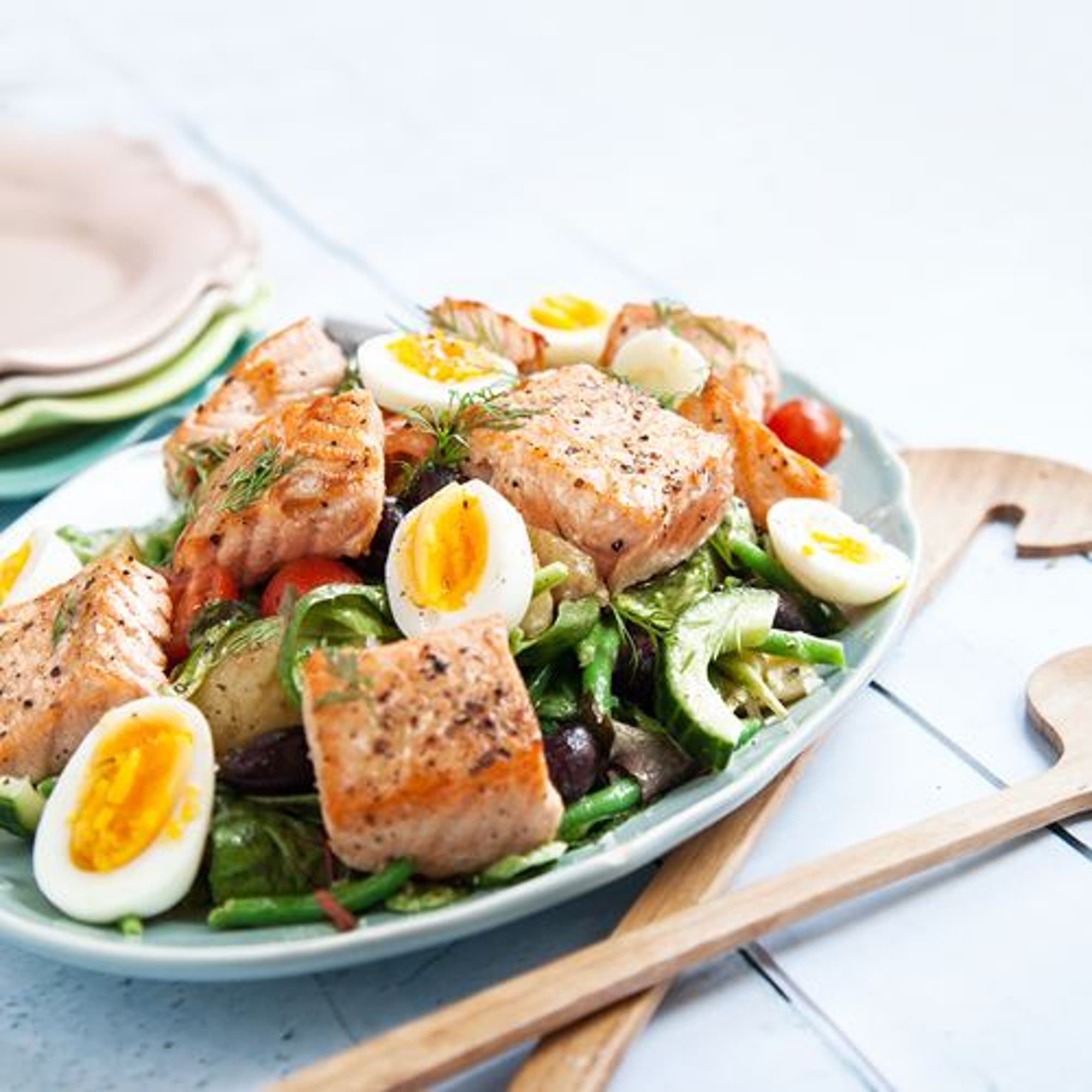Sallad nicoise med grillad lax