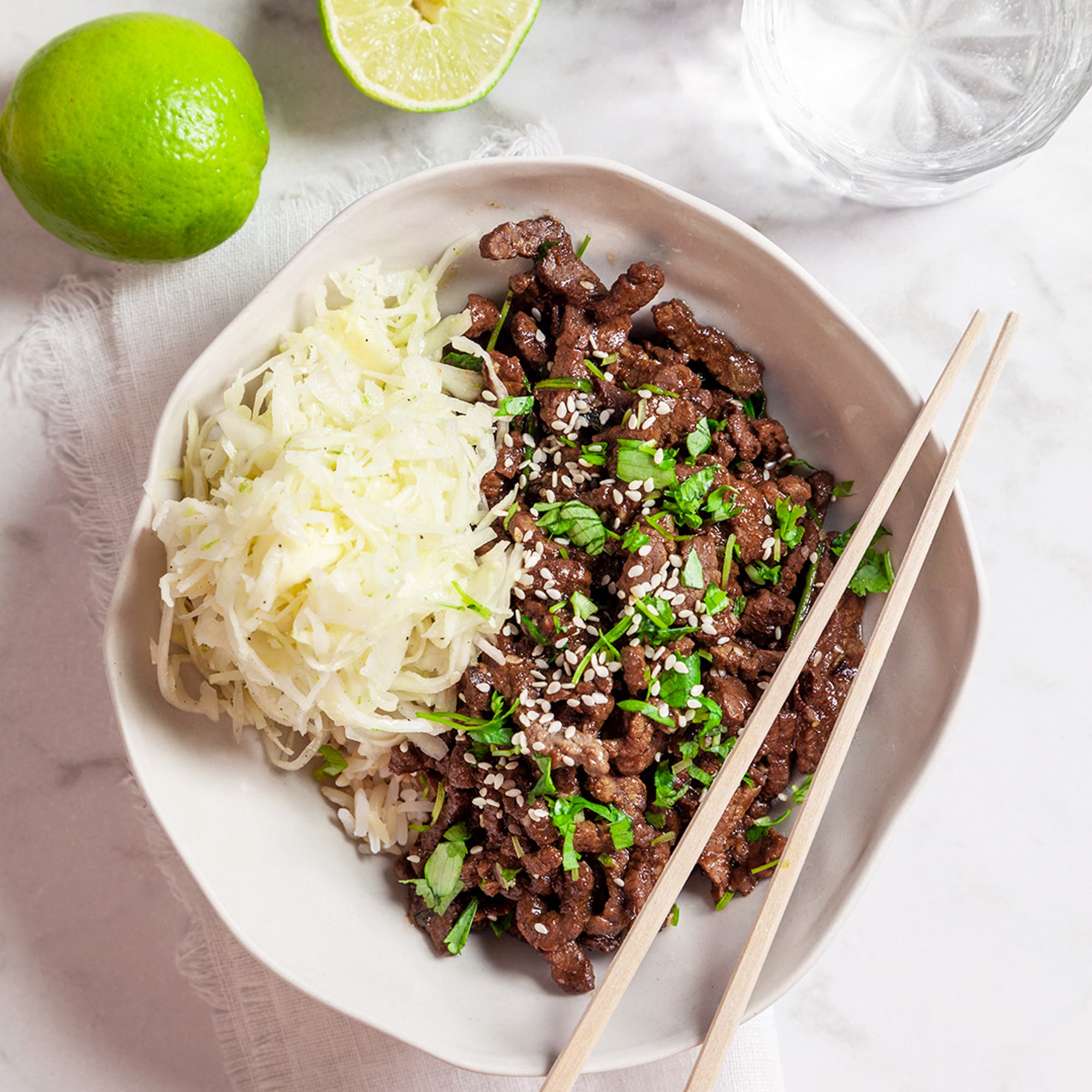Yakiniku med syrlig vitkålssallad