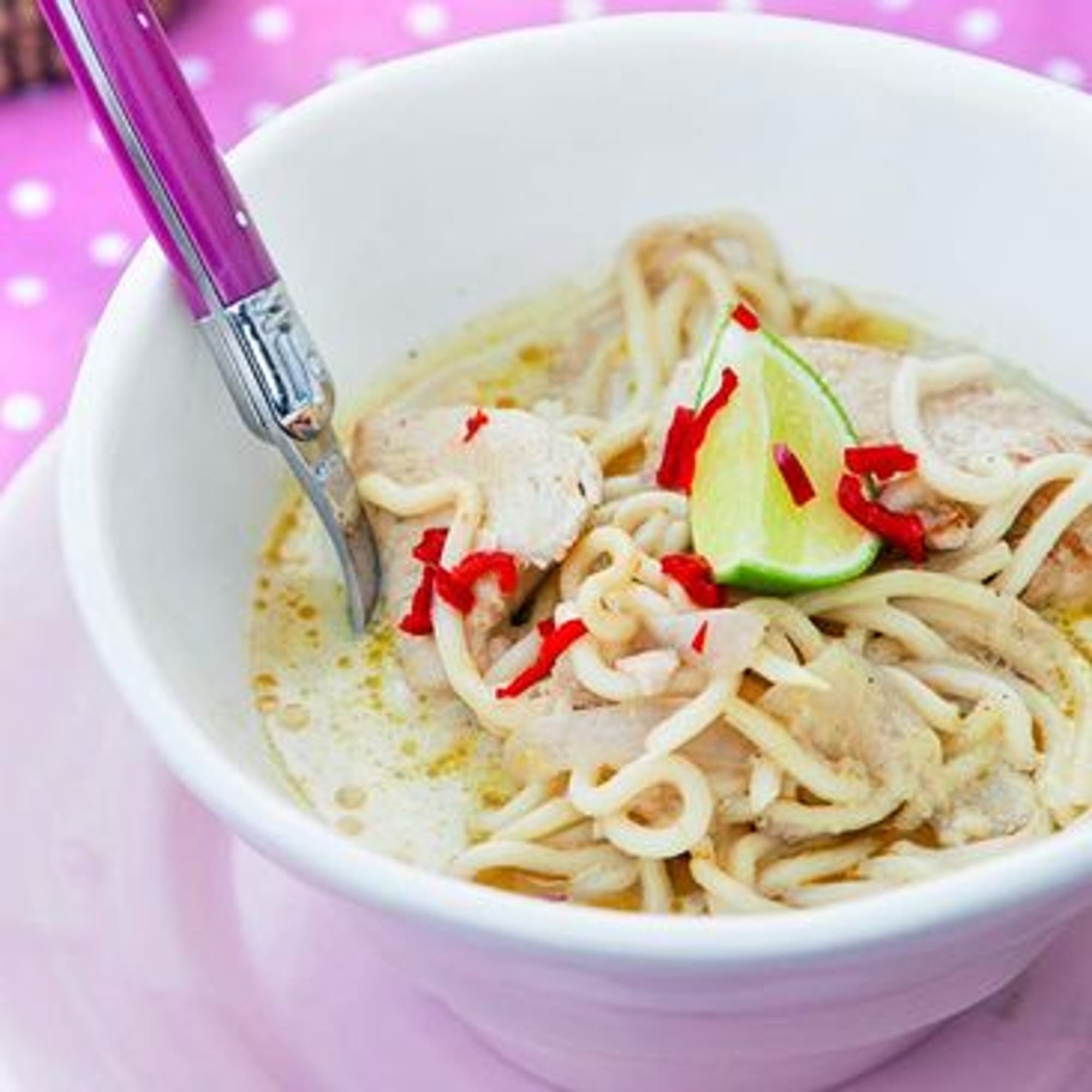 Kyckling och ramennudlar i grön curry