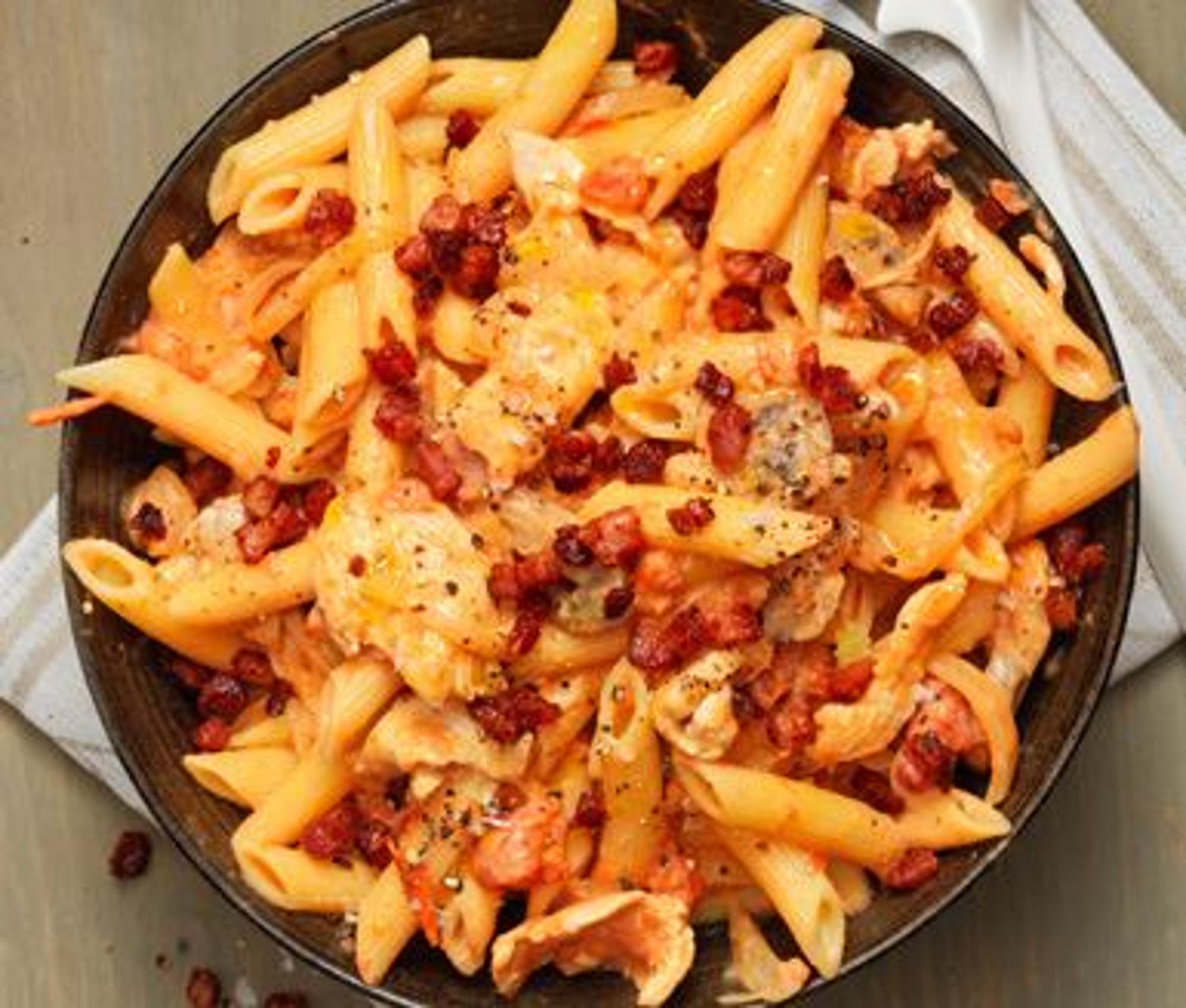 Kyckling med bacon och penne