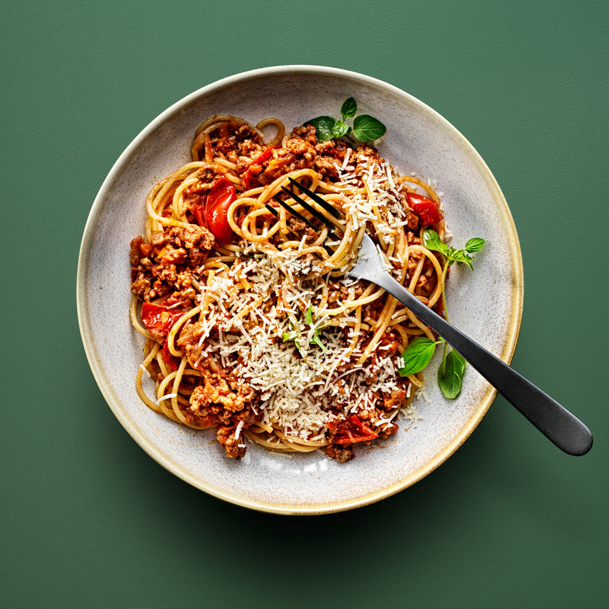 Spaghetti och köttfärssås eller bolognese med pancetta och pecorino