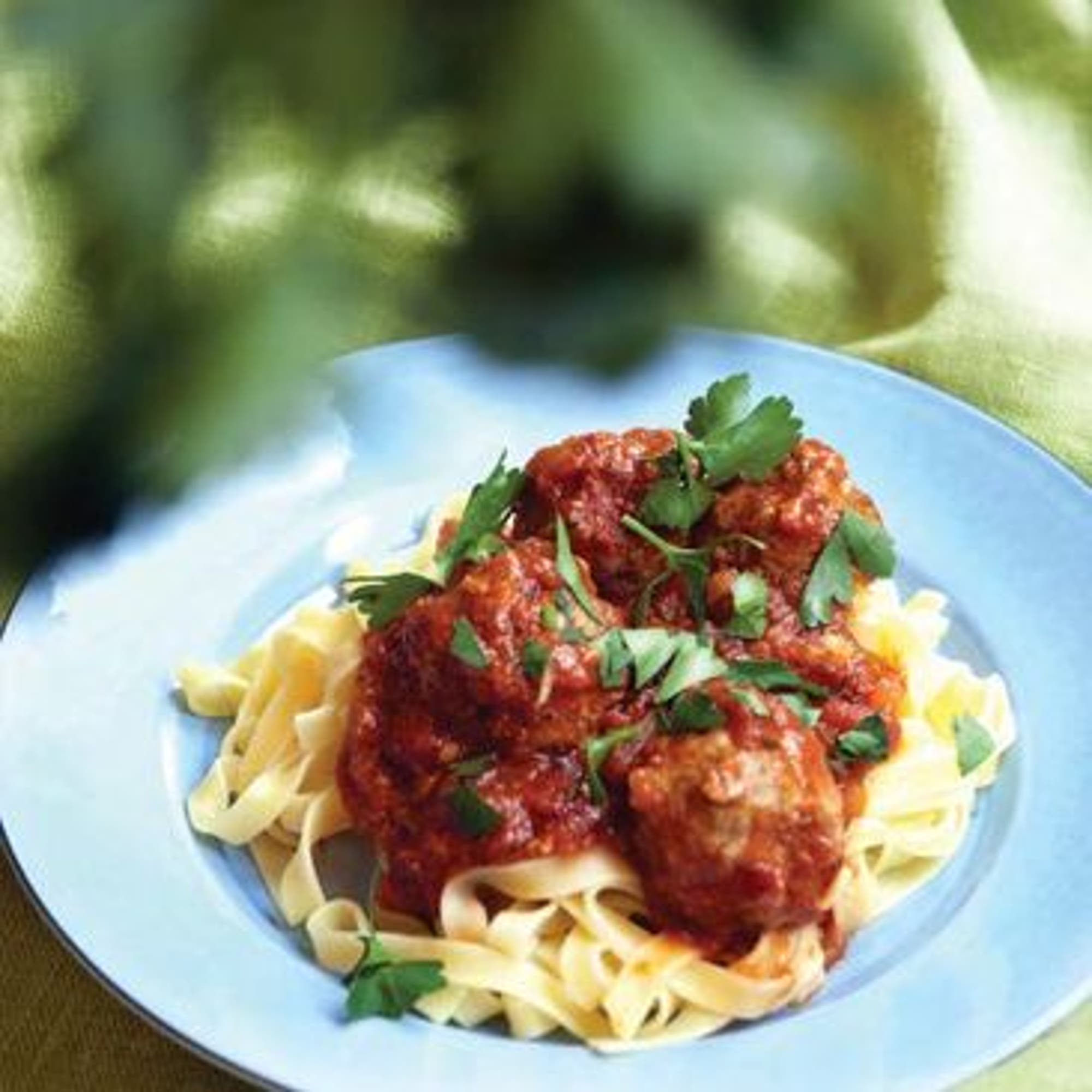 Lammfrikadeller i tomatsås med tagliatelle