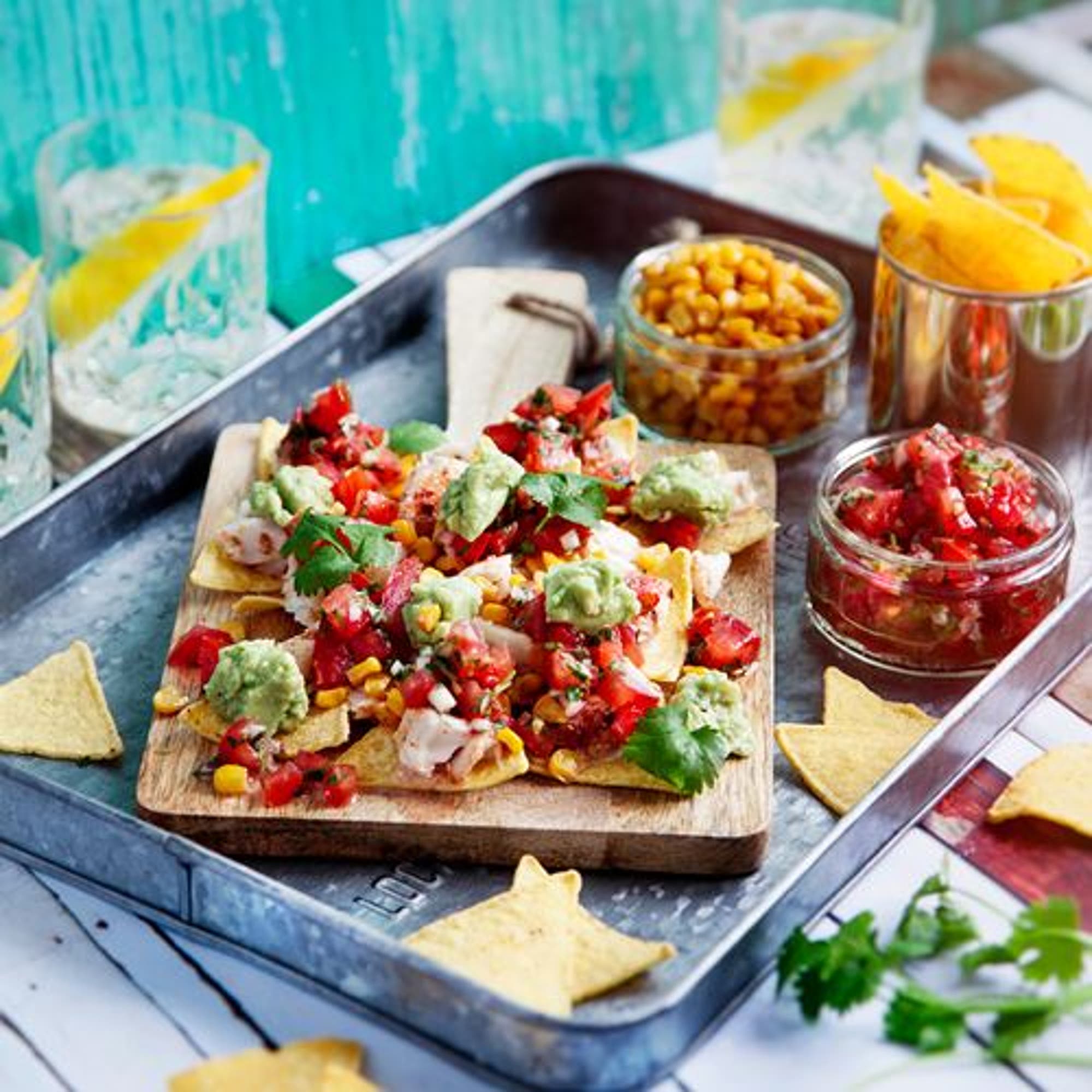 Fish taco med tomatsalsa, rostad majs och guacamole