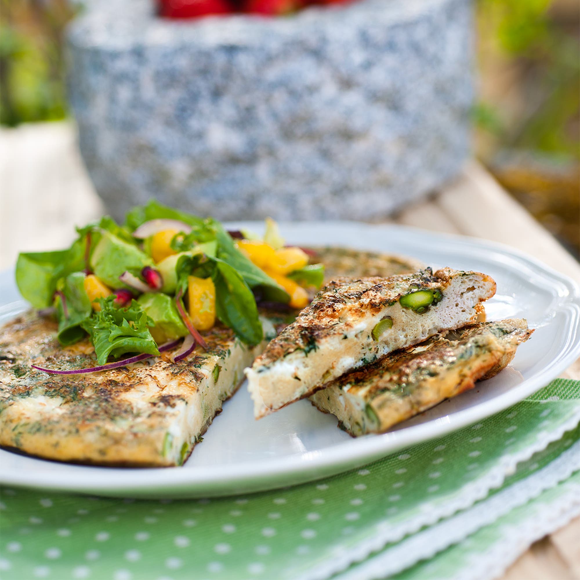 Frittata med sparris och feta