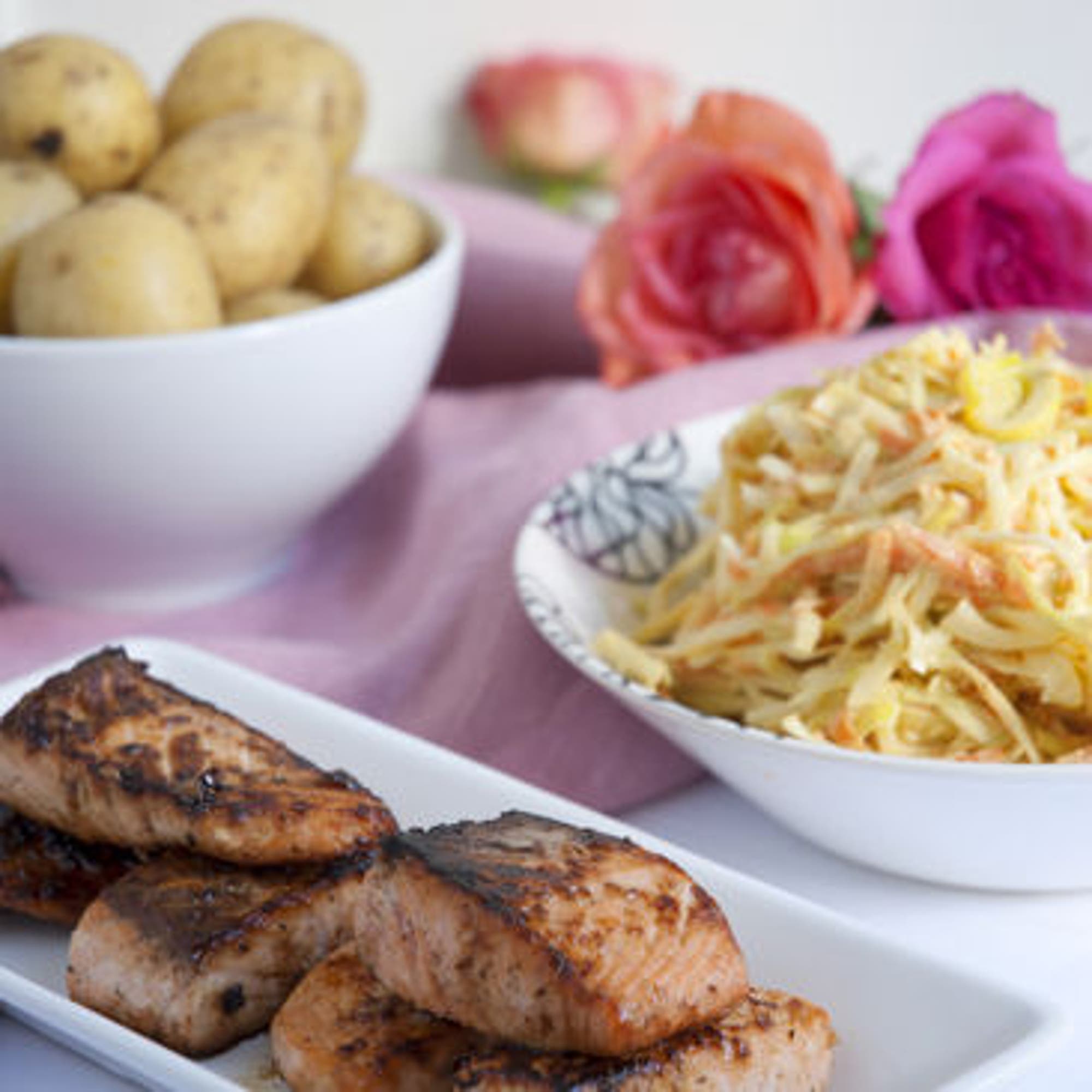 Stekt lax med curryslaw och kokt potatis