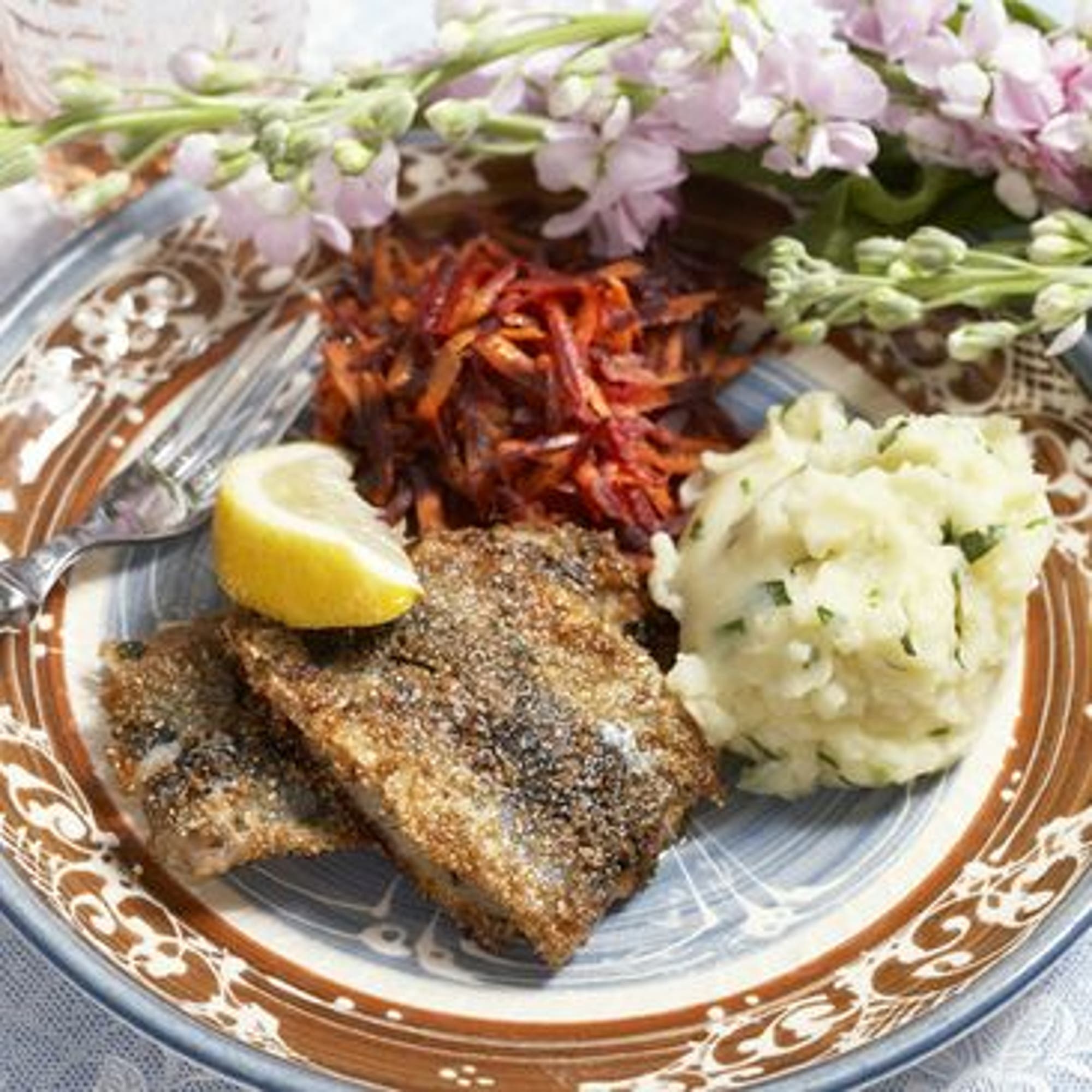 Persiljefylld strömming med grönt mos