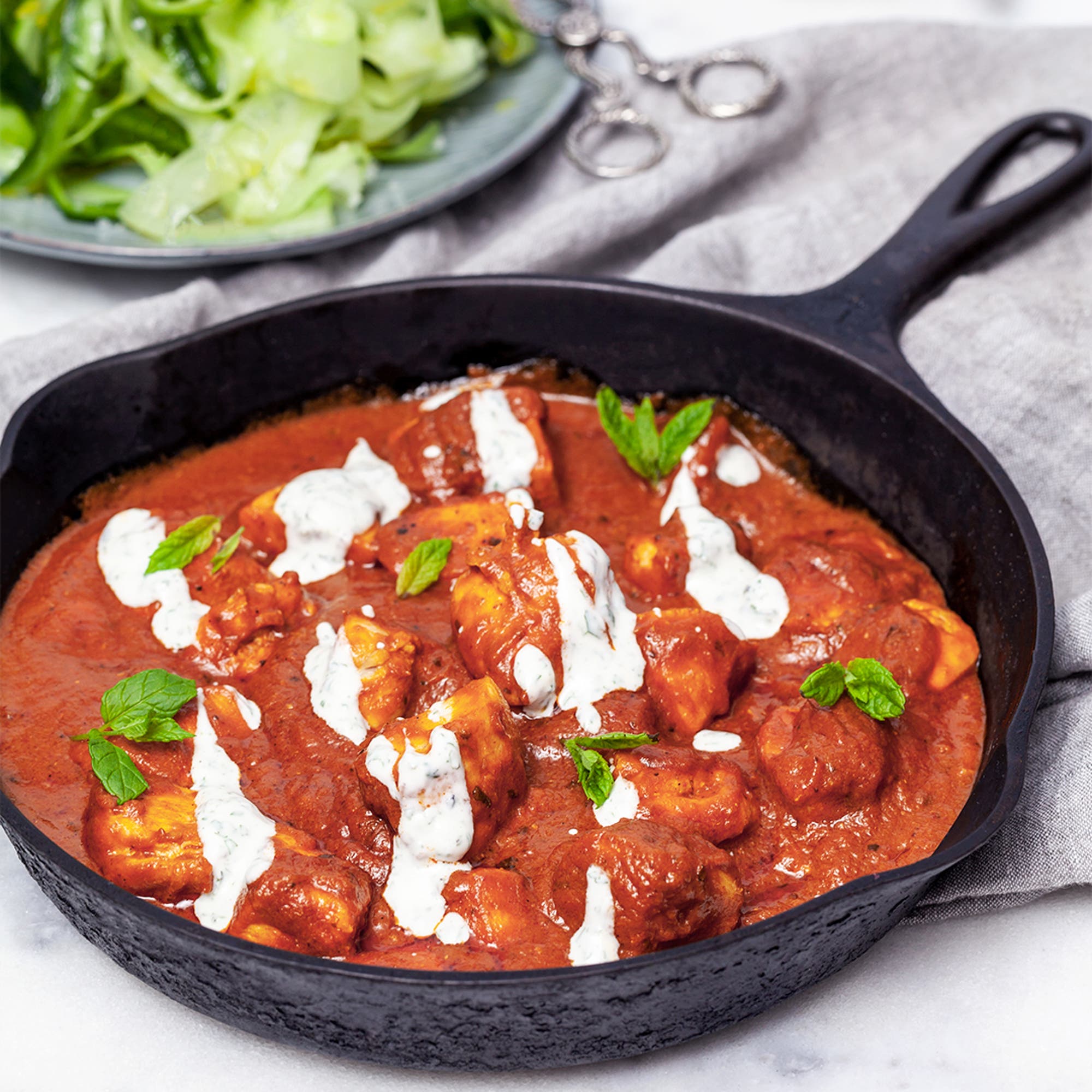 Enkel chicken tikka masala med myntayoghurt