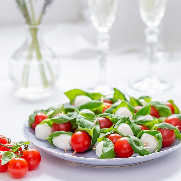 Minispett med tomat, mozzarella och basilika