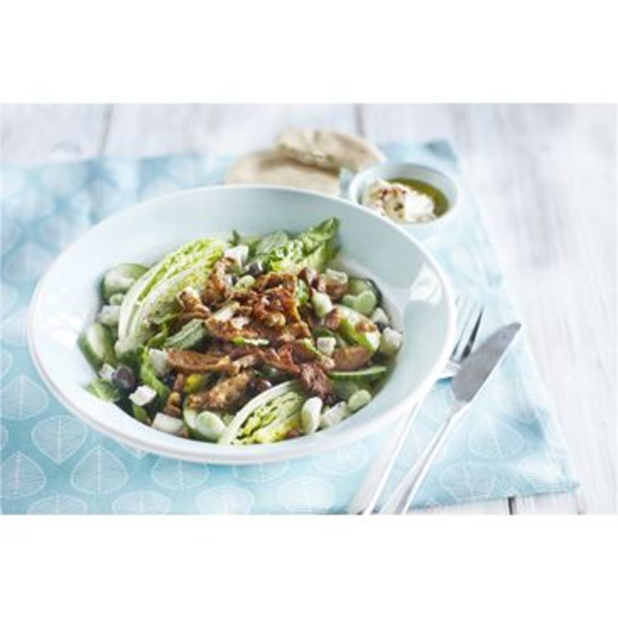 Grönsallad med kebab och fetaost