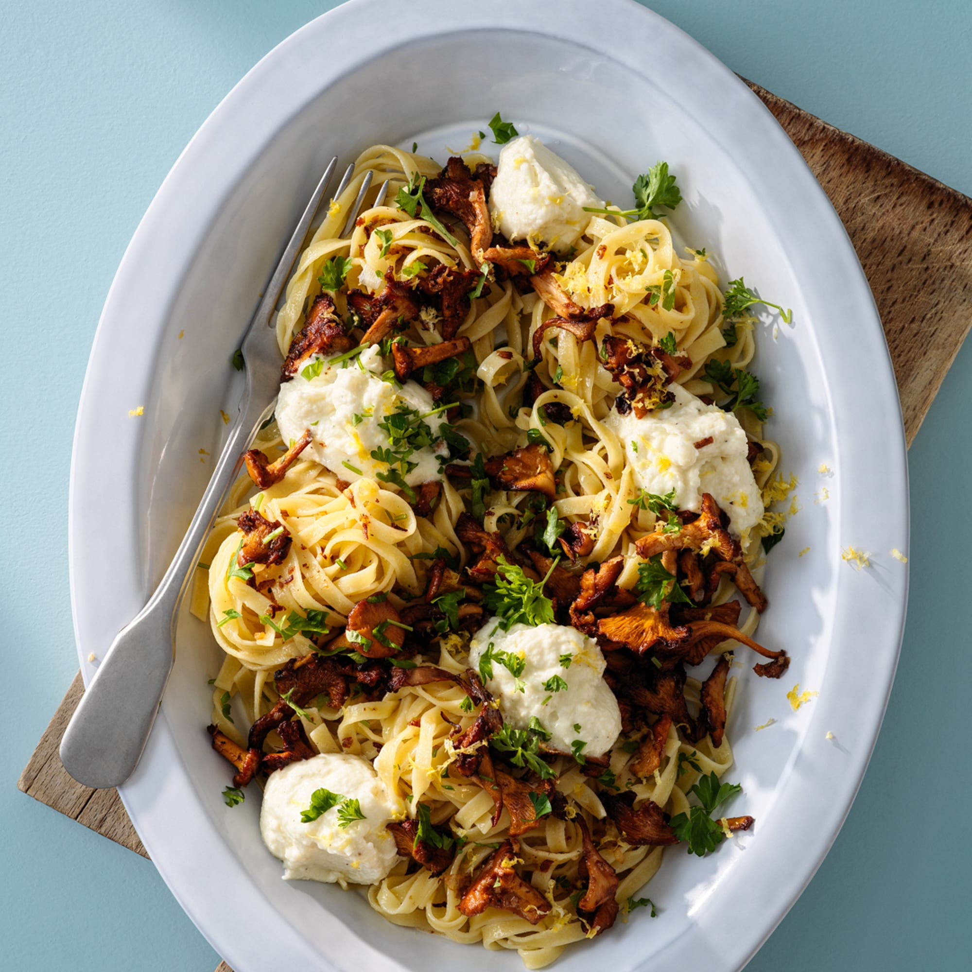 Pasta med smörstekta kantareller och vispad mozzarella