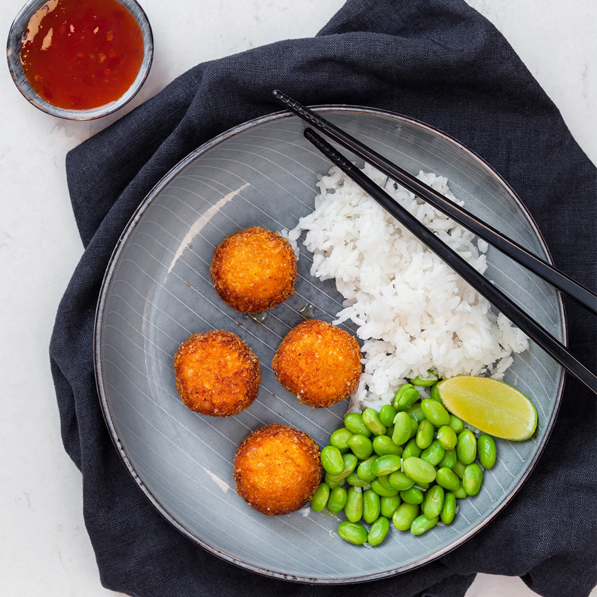 Krispiga laxbollar med sweet chilisås
