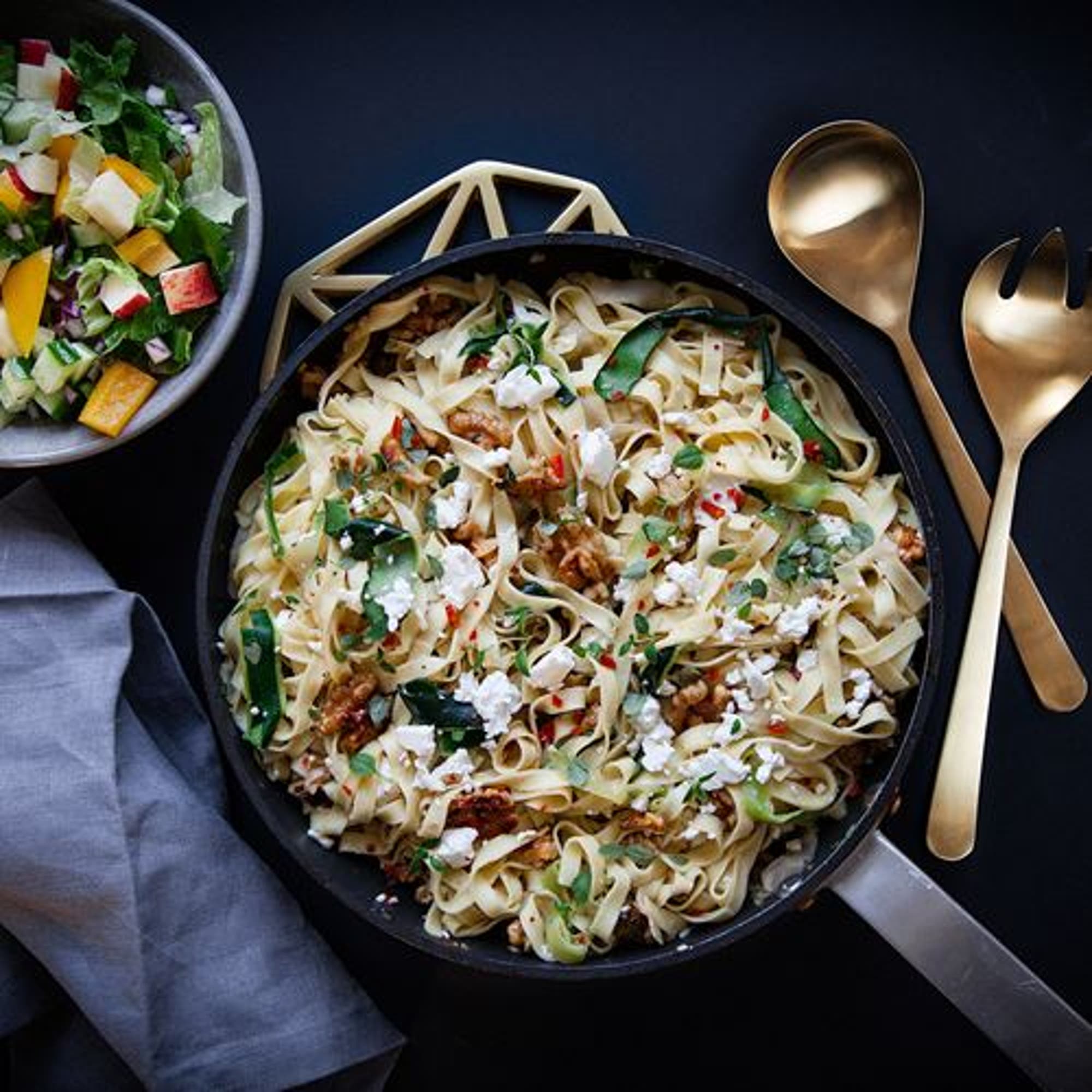 Pasta med zucchinifräs och feta