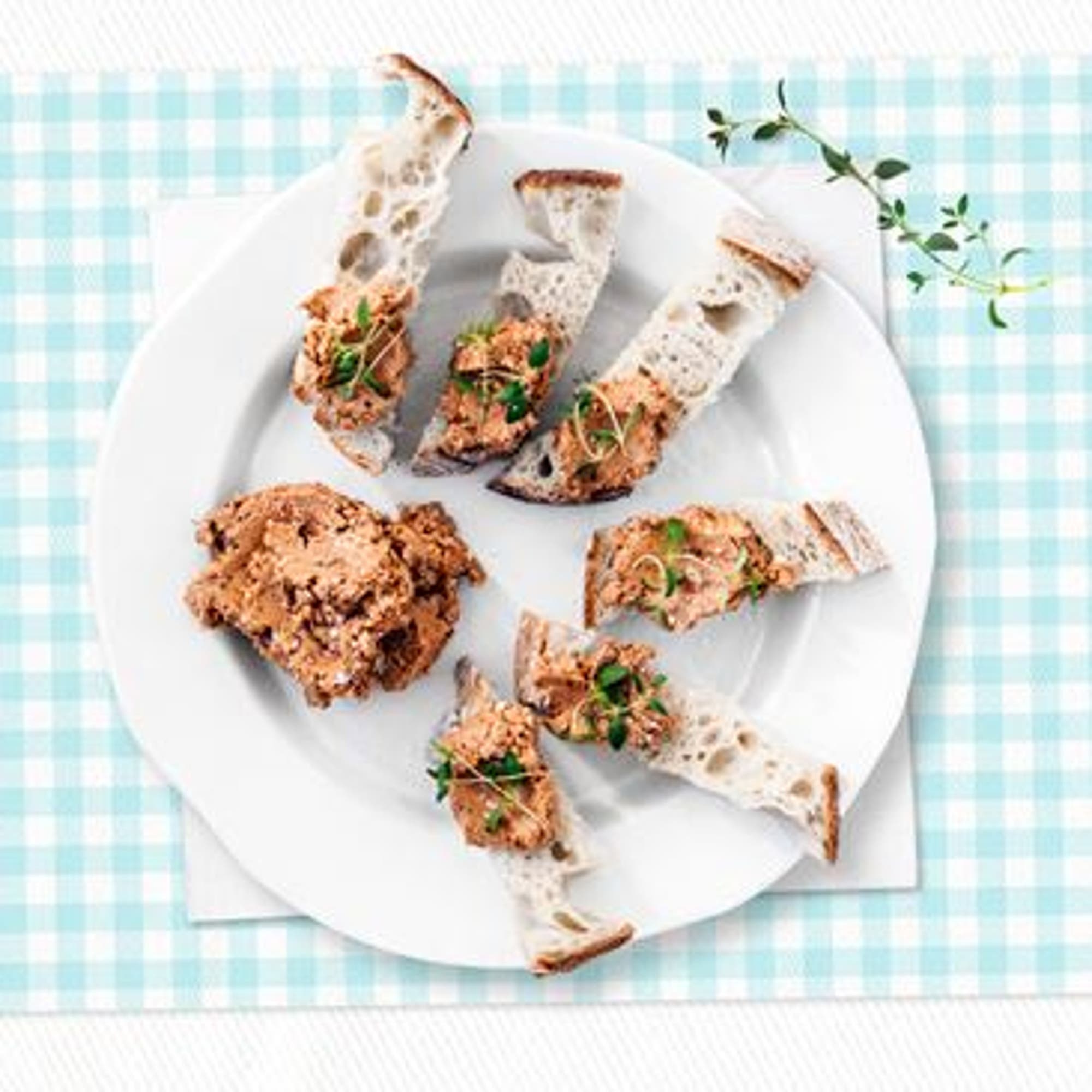 Tapenade på sardeller och soltorkade tomater