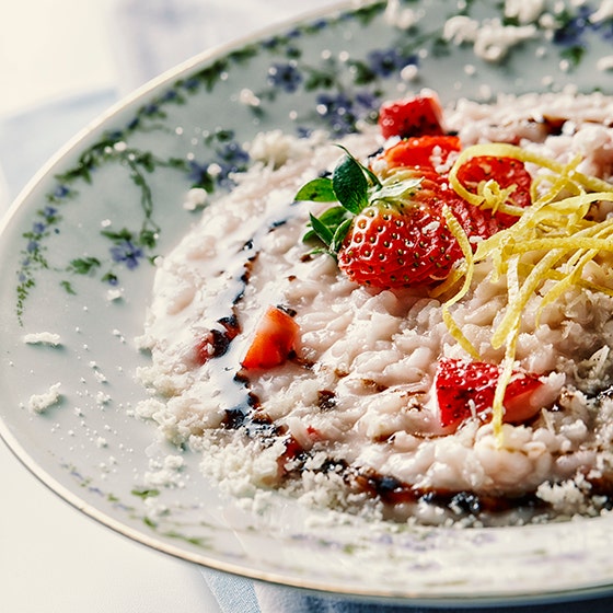 Risotto med jordgubbar och grädde, citron och parmesan