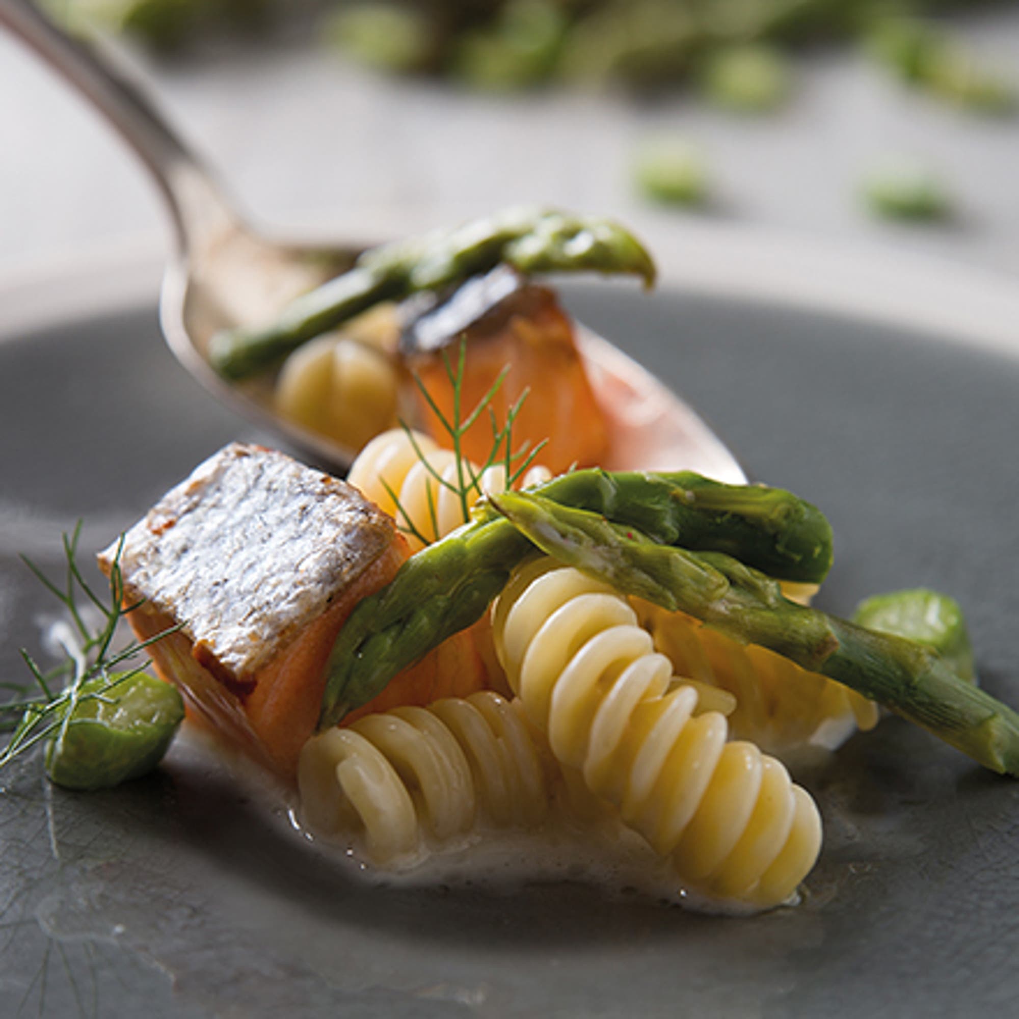 Barilla Fusilli med lax och sparris