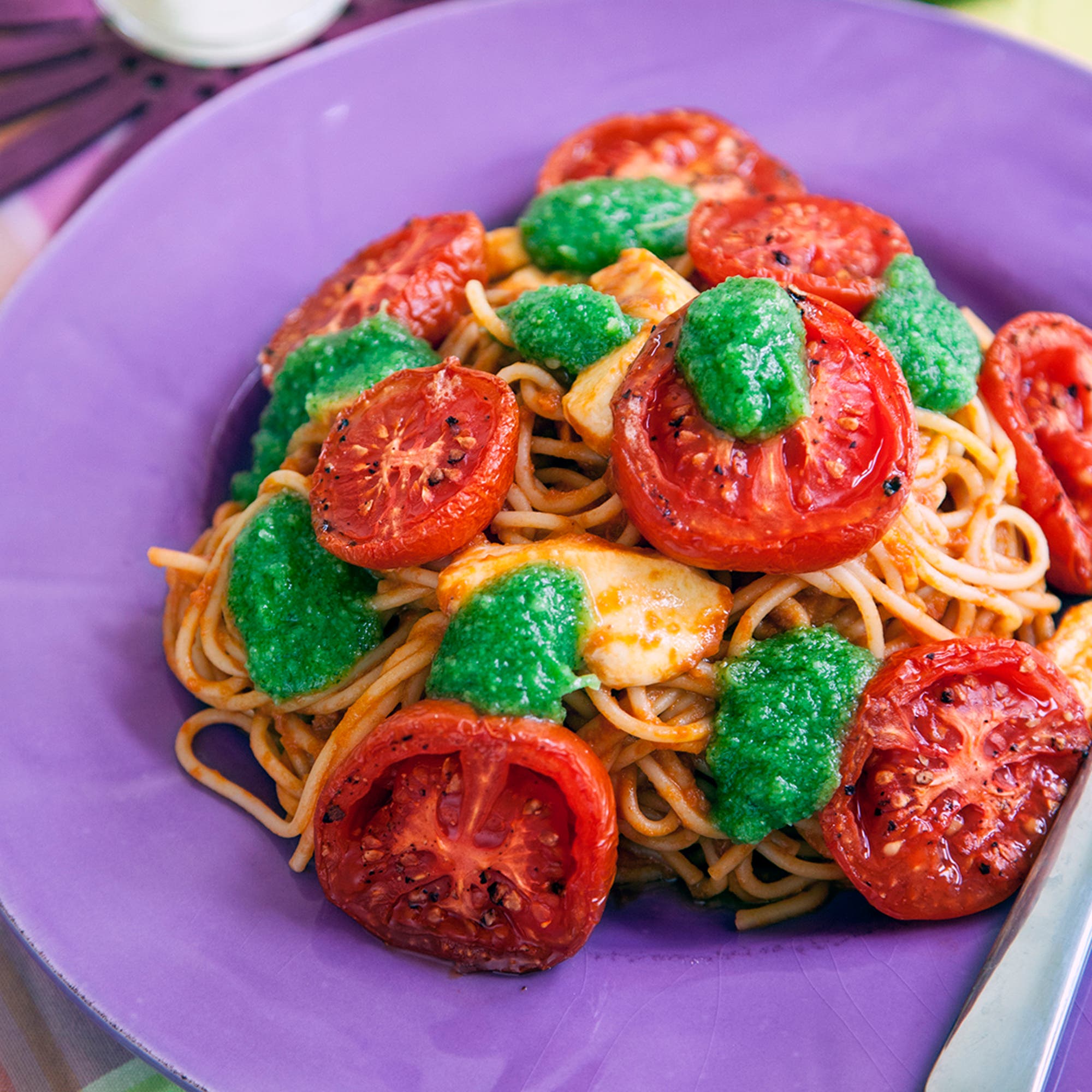 Pontus pasta med pesto bakade tomater och mozzarella