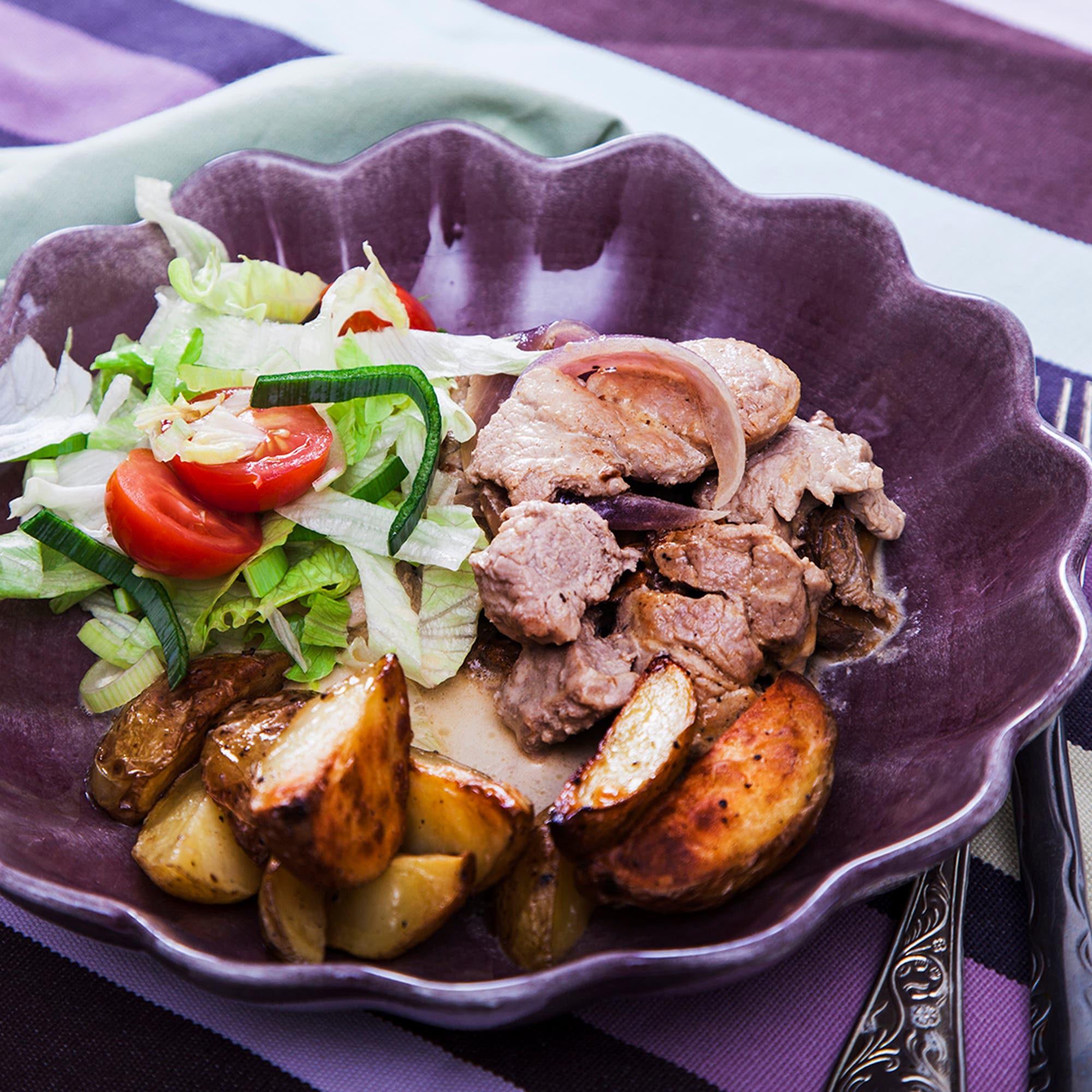 Festlig fläskfilégryta med kantareller och klyftpotatis