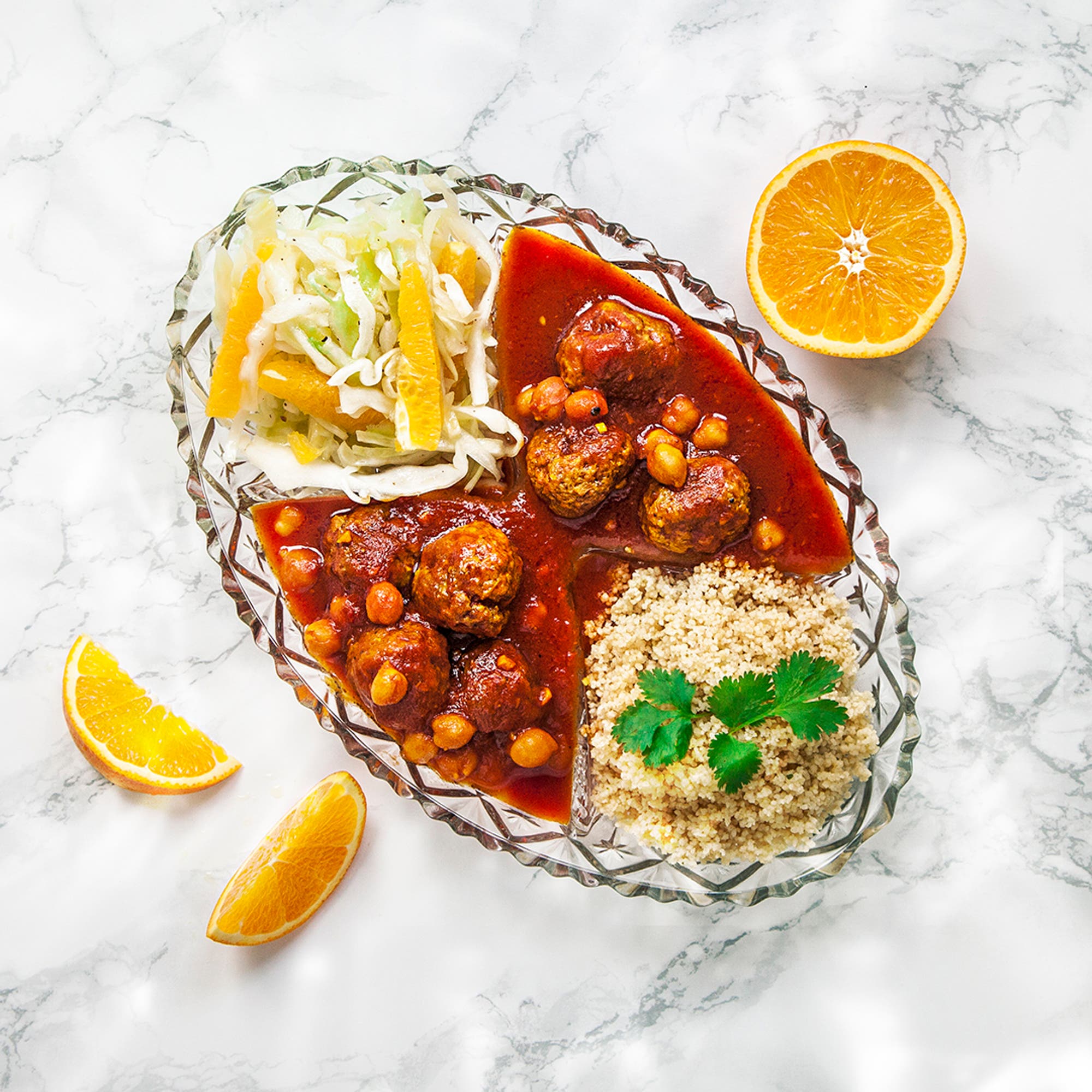 Köttbullar med apelsin- och vitkålssallad