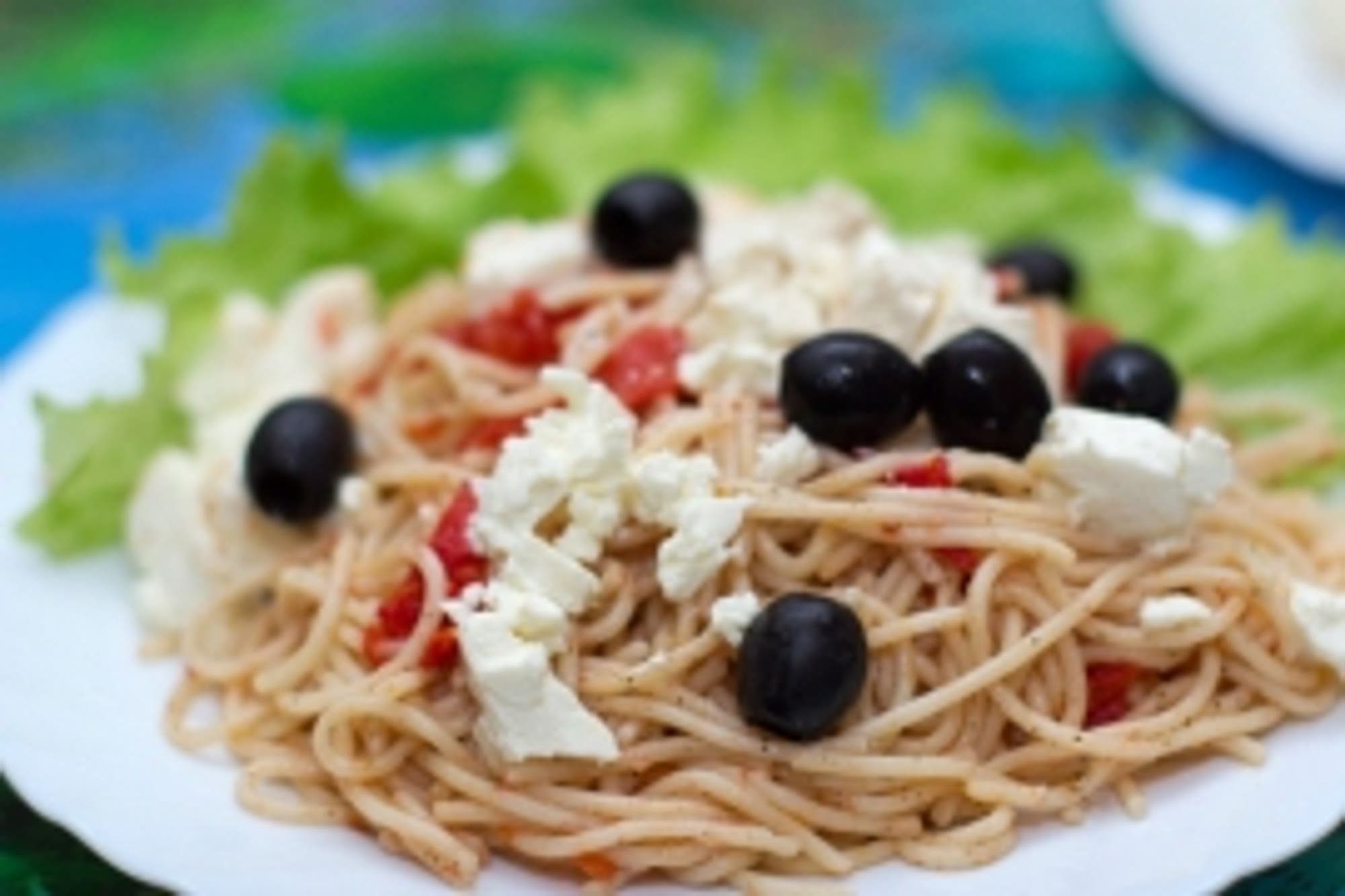 Pastasallad med soltorkade tomater och fetaost
