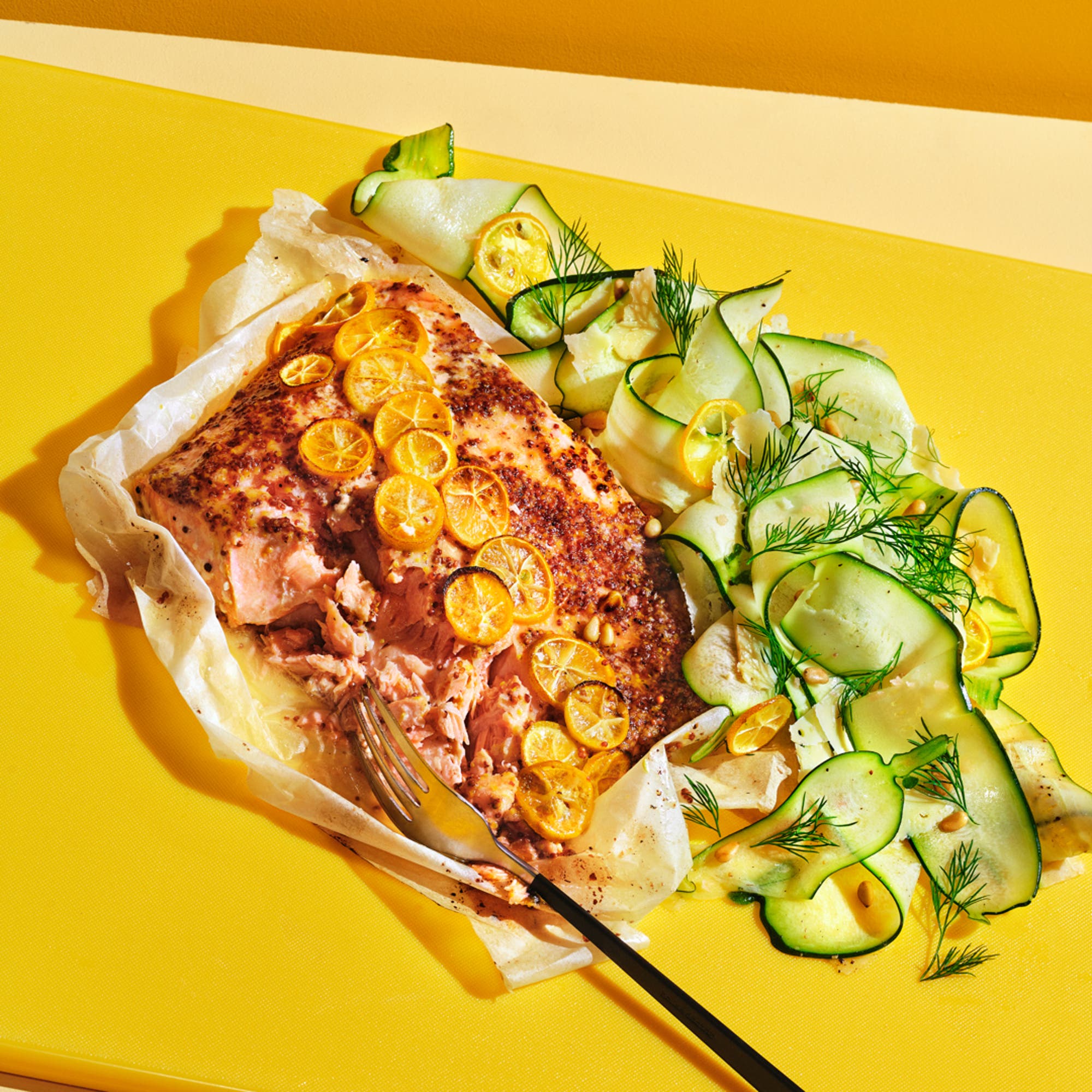 Citrusbakad lax med zucchinisallad