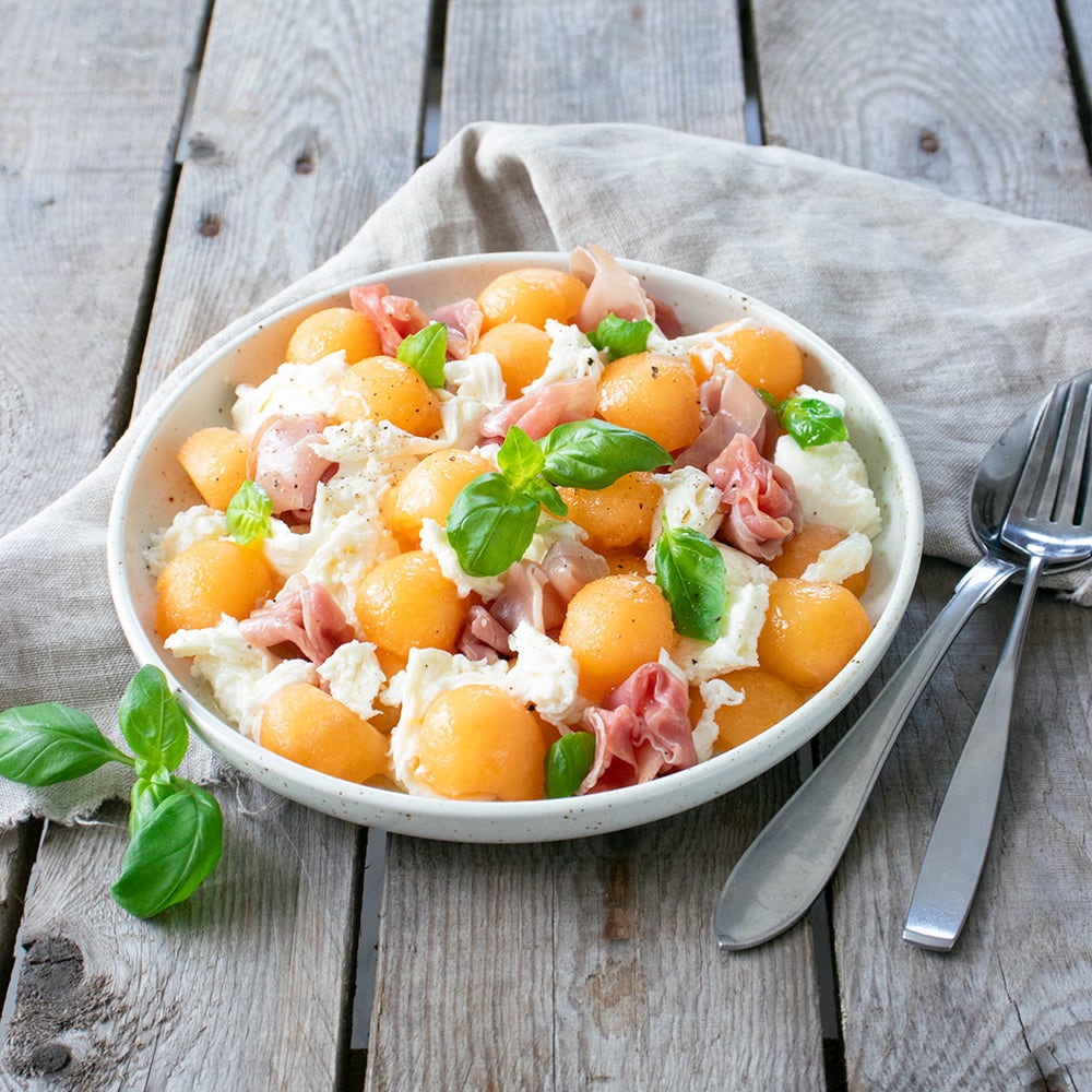 Melonsallad med mozzarella och prosciutto
