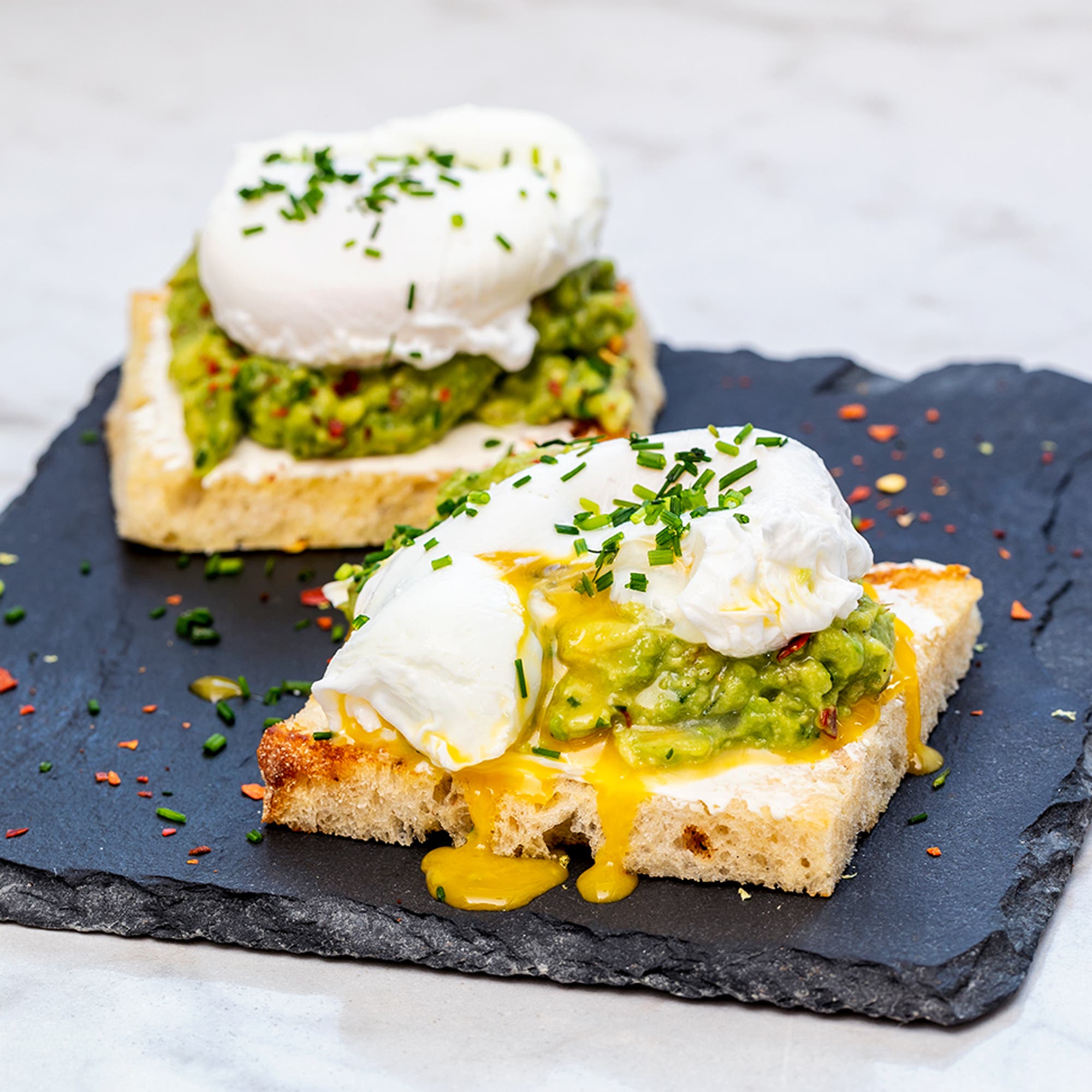 Avokadotoast med pocherat ägg