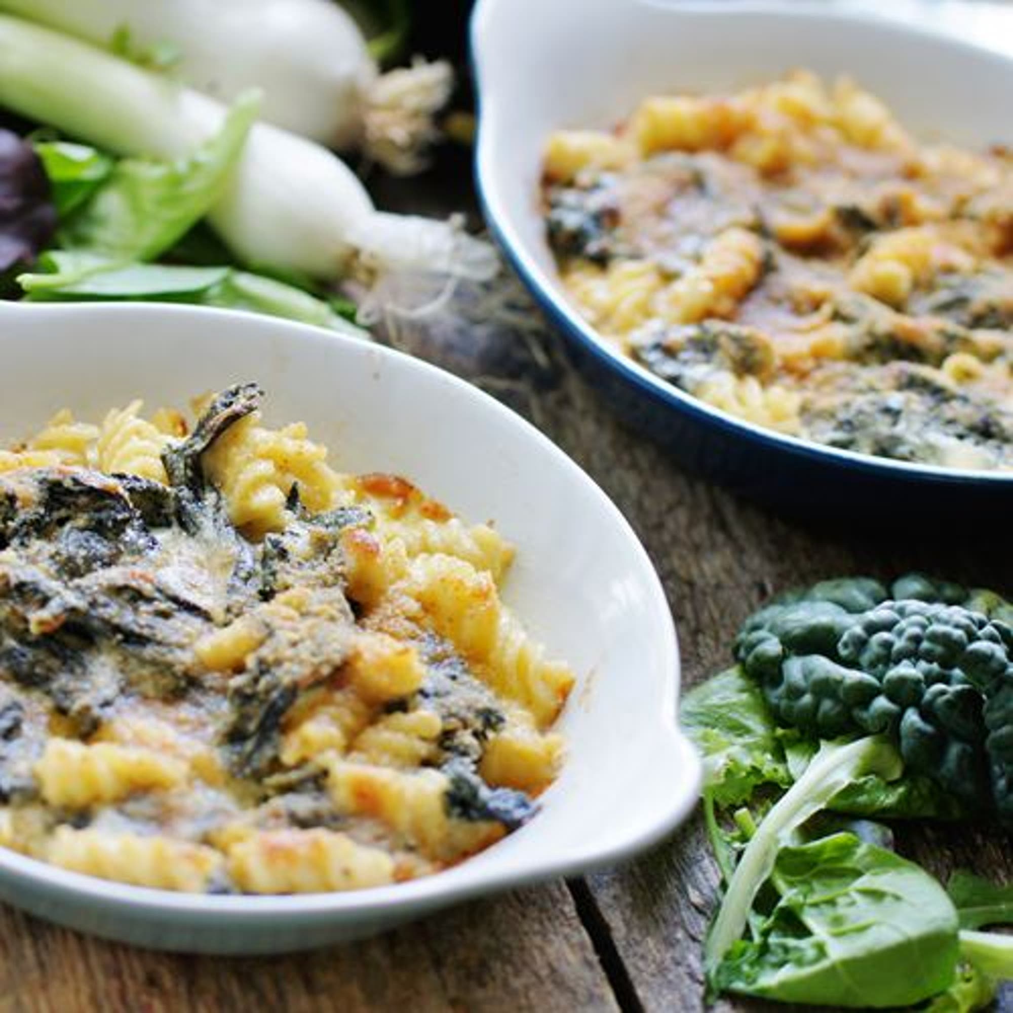 Macaroni and cheese på havrefusilli med savoykål och valnötter