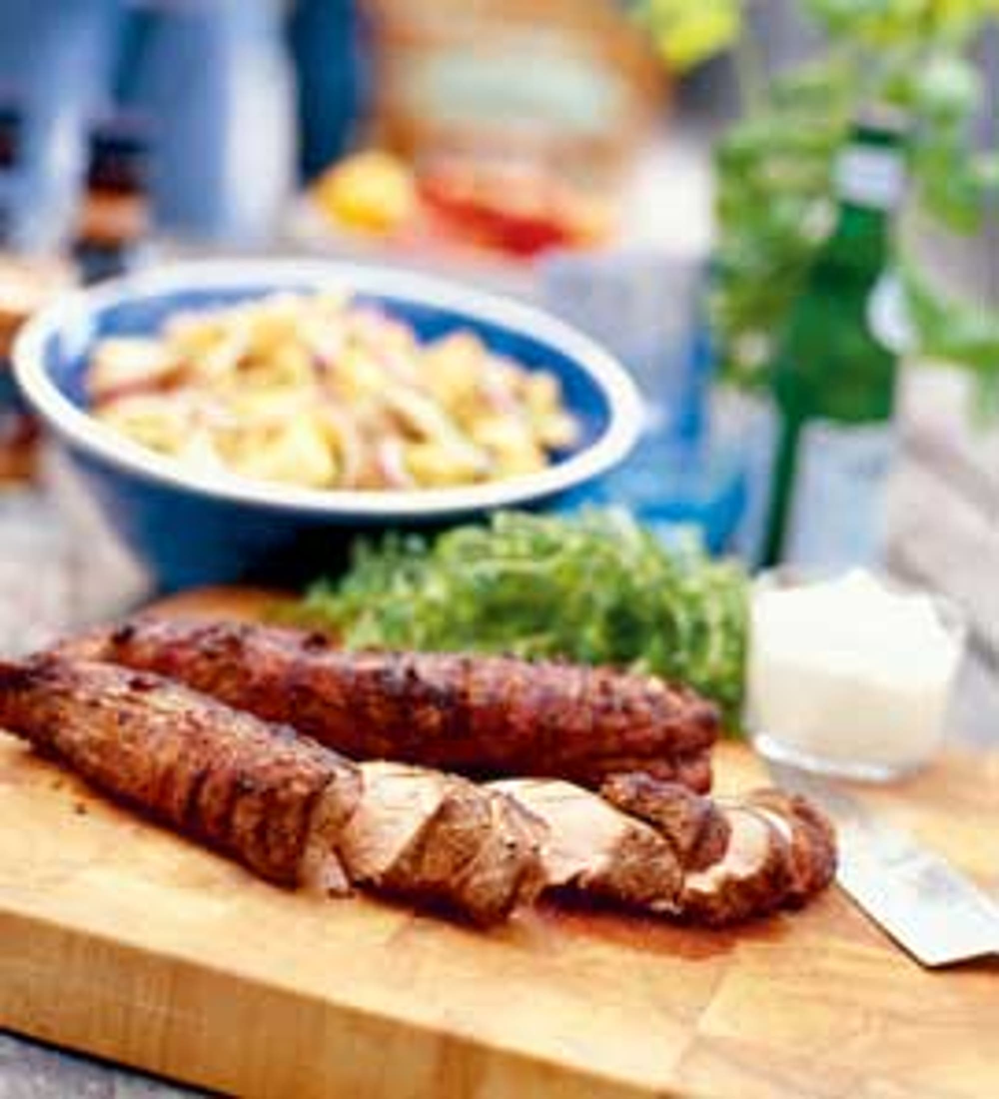 Vitlöksgrillad fläskfilé med citrusdoftande potatissallad