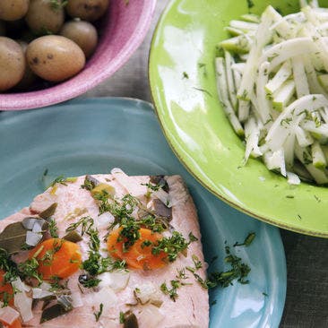 Kurt Weids inkokta lax med äpple- och fänkålssallad
