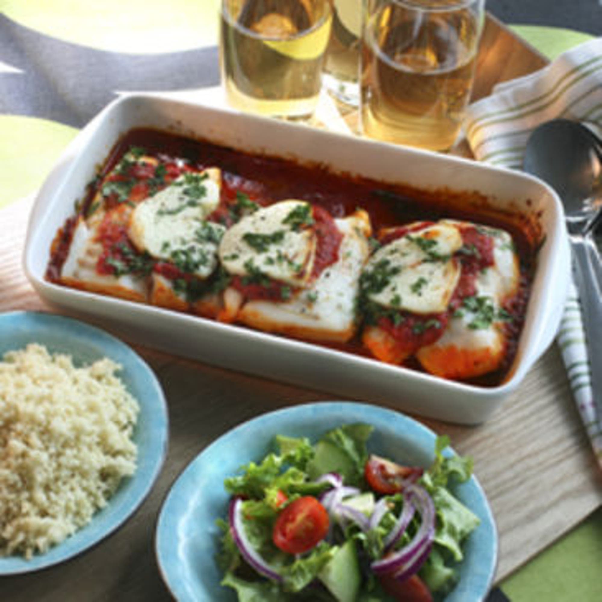 Fiskfilé med ajvar och halloumi