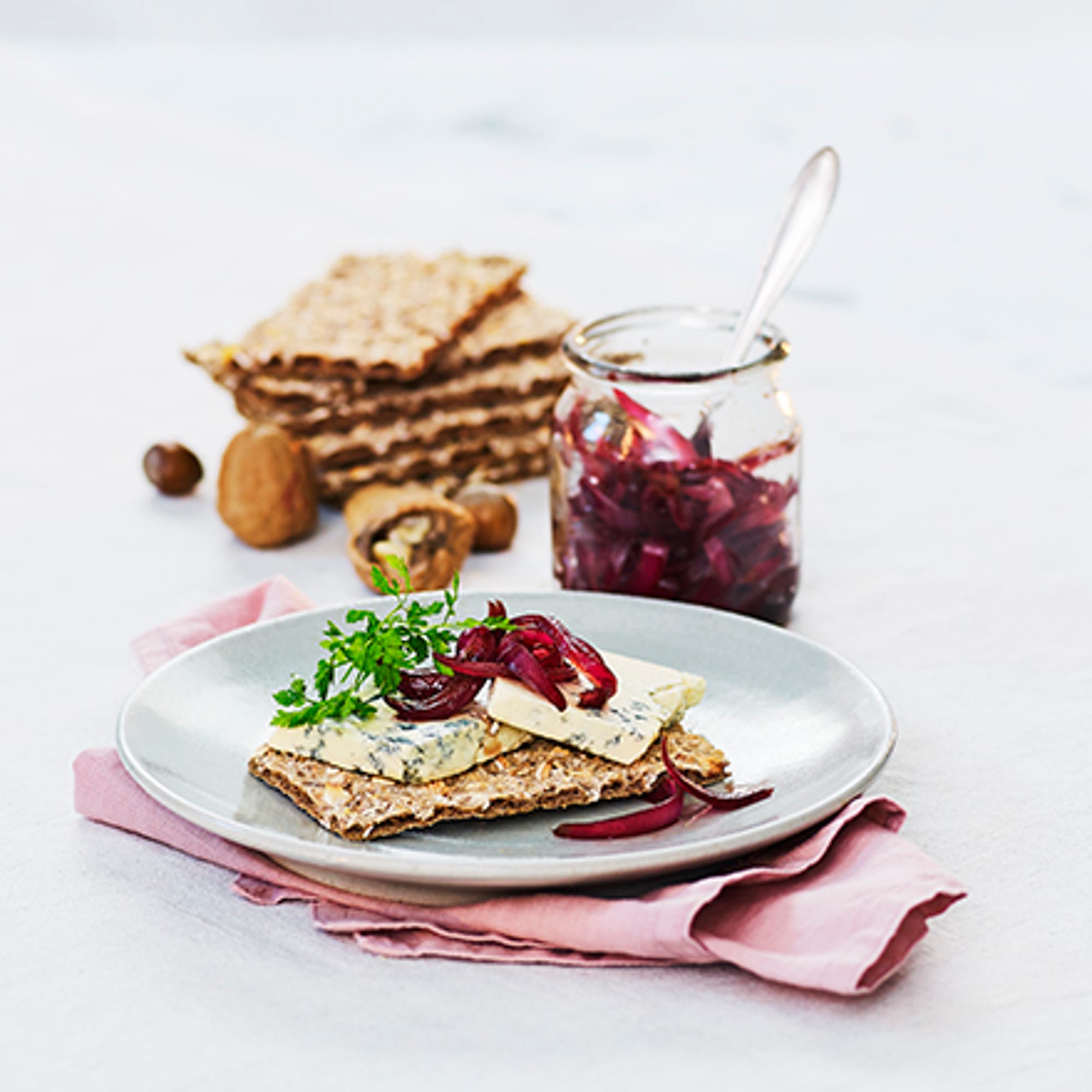 Müsli Gourmet med ädelost och glöggkokt lök