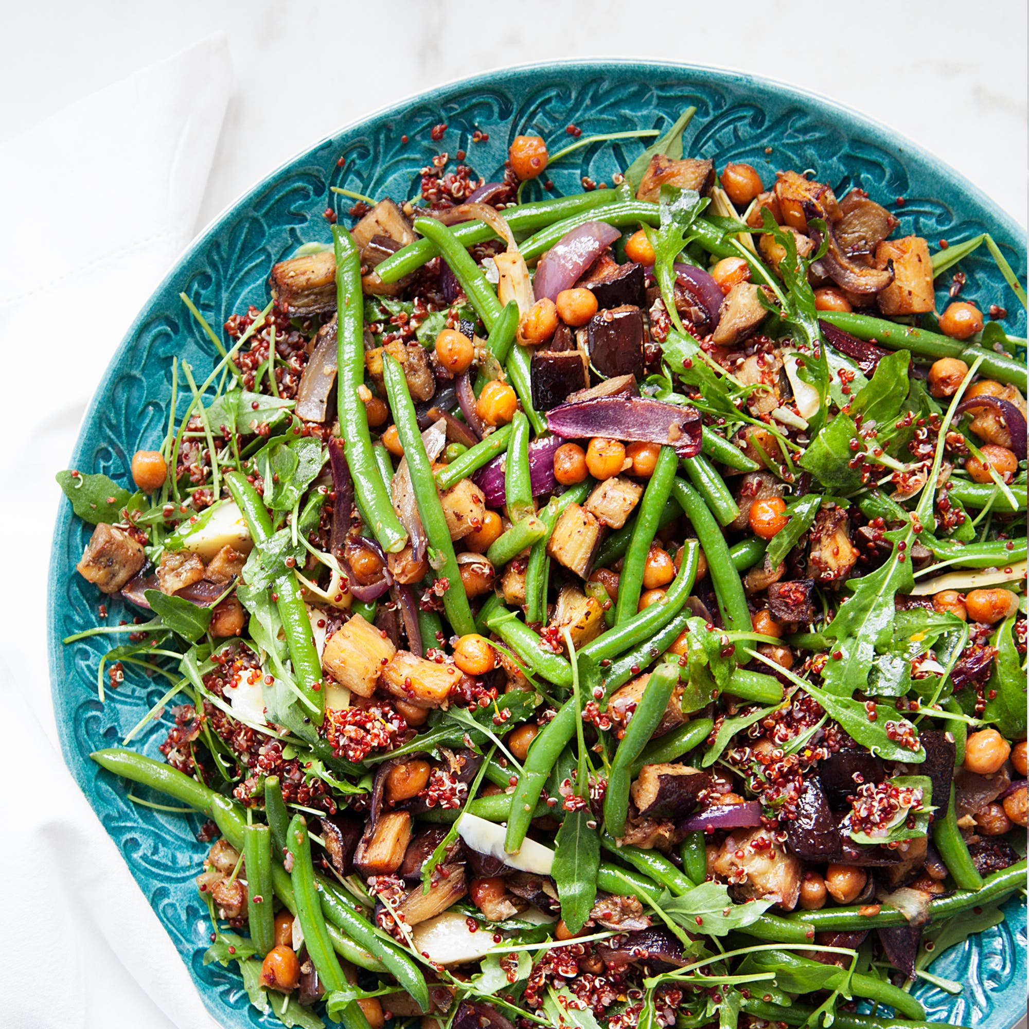 Marockansk auberginesallad med gröna bönor och apelsindressing