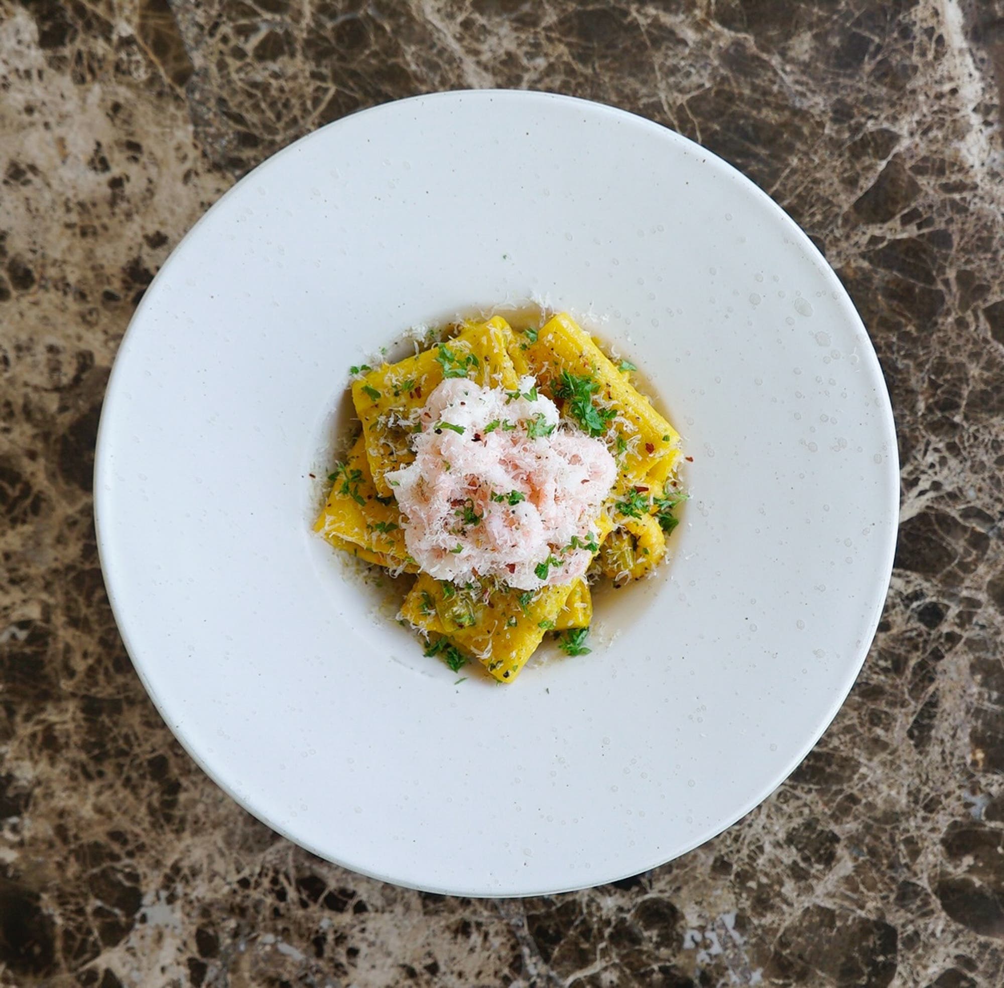 Pasta zafferano med räkor