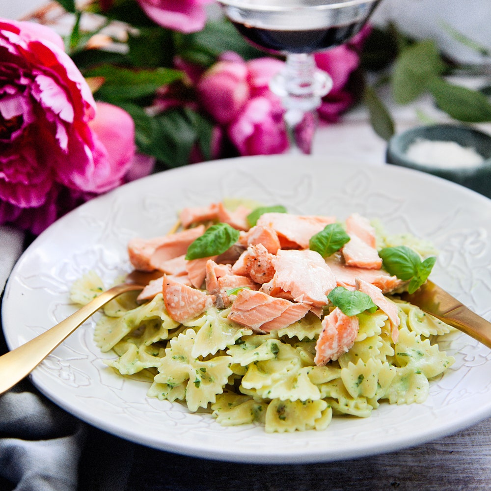 Laxpasta med avokadokräm