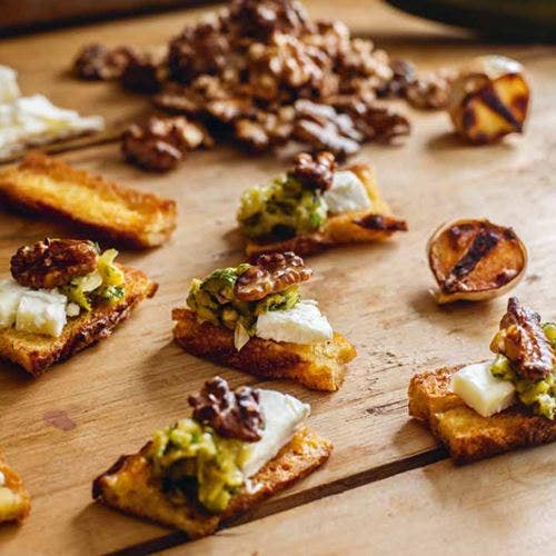 Crostini med zucchini, getost och valnöt