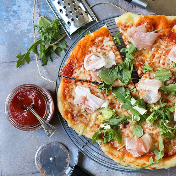 Pizza med prosciutto