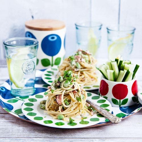 Krämig pasta med skinka och bondbönor