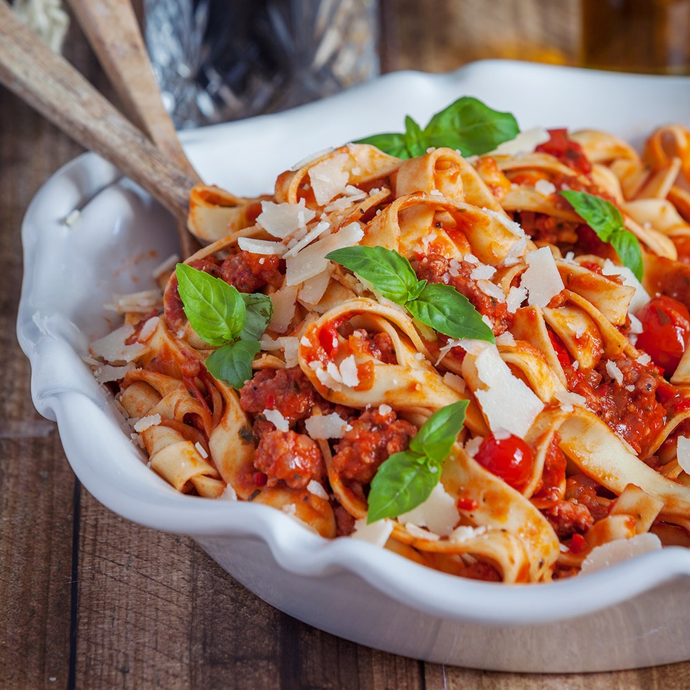 Salsicciafärs med pappardelle och parmesan