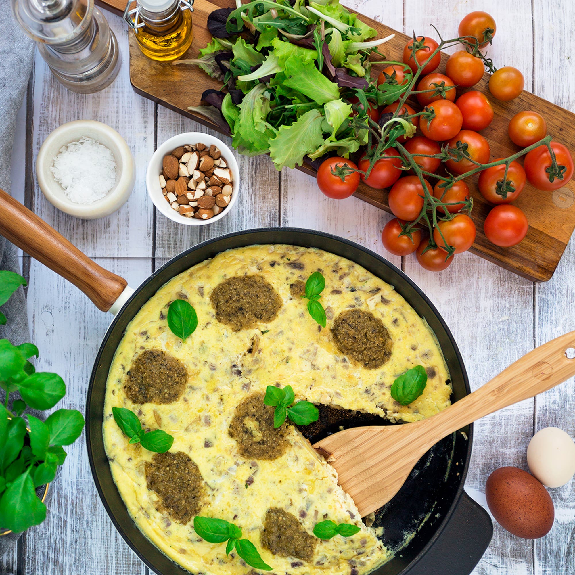 Potatisfrittata med ricotta och pestotopping