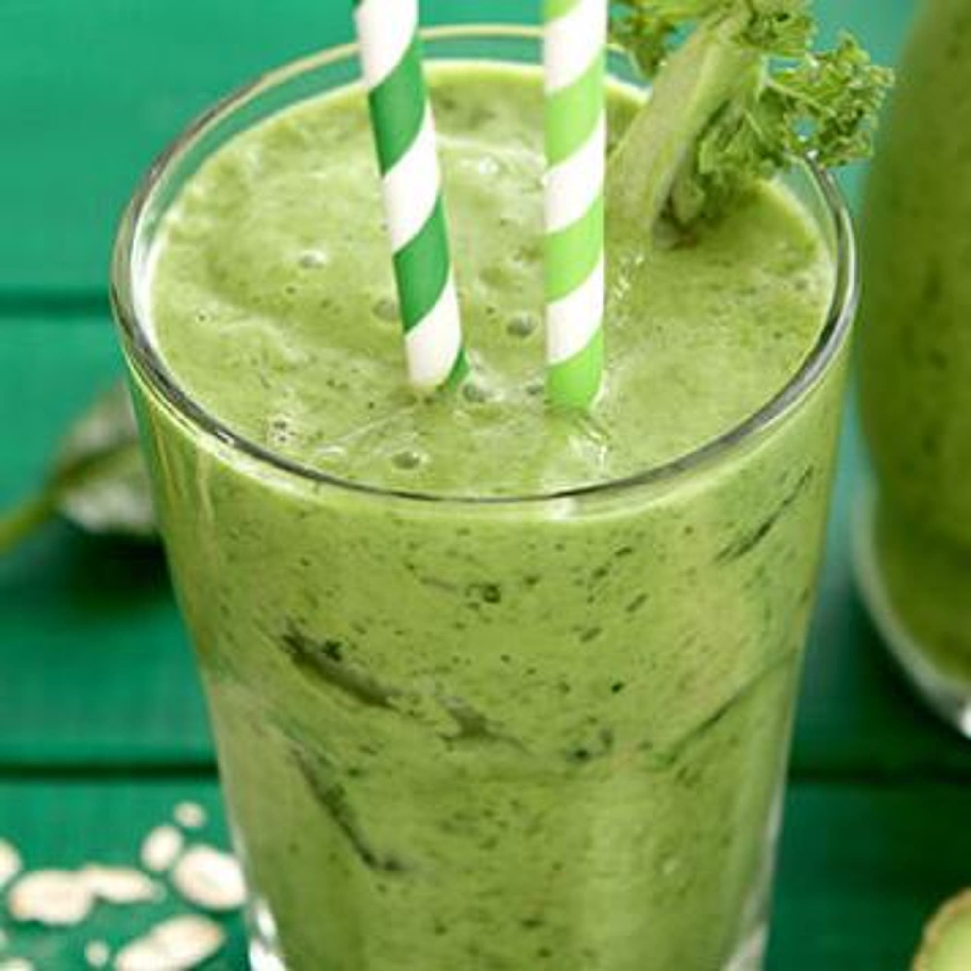 Havresmoothie med avokado, grönkål & mango