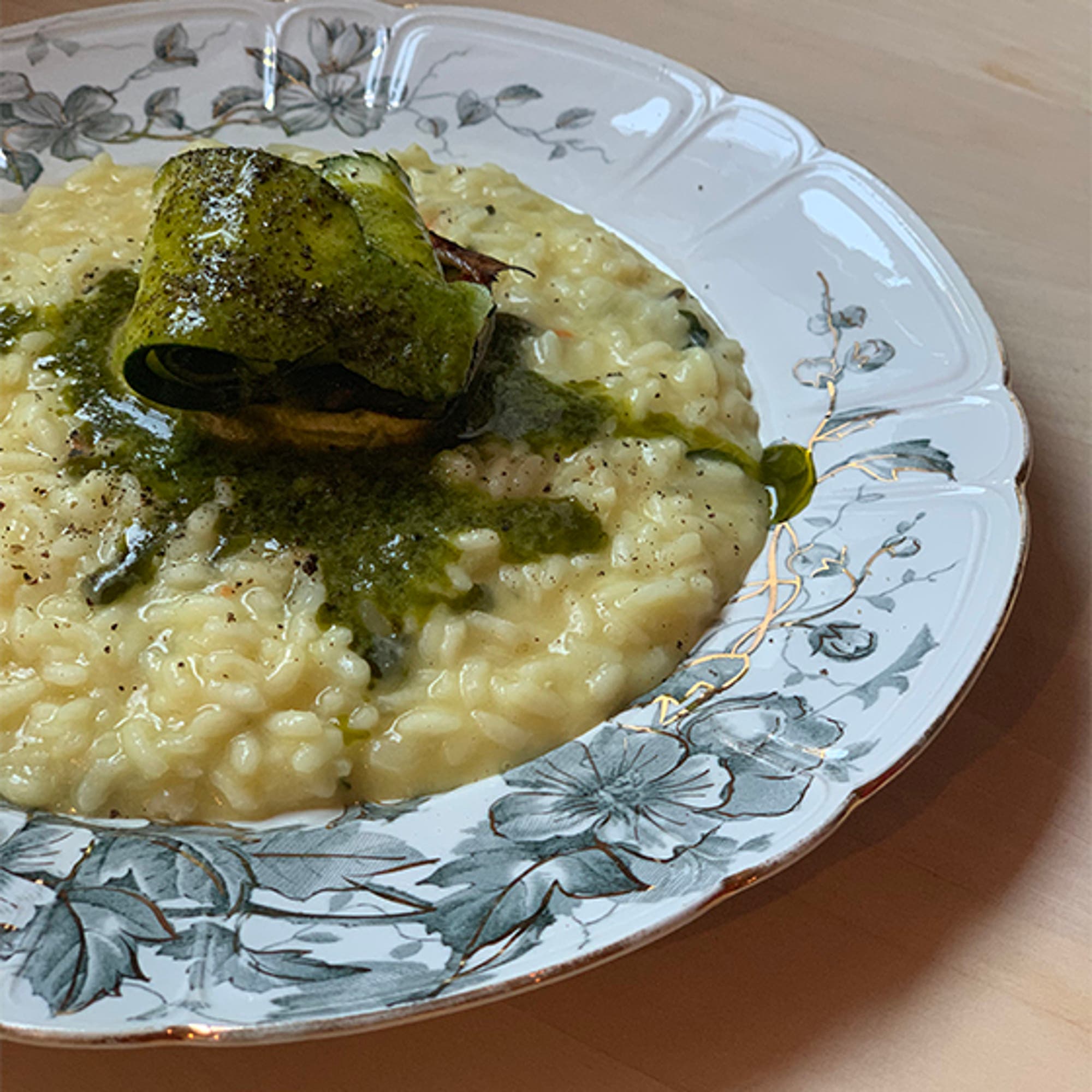 Risotto med zucchini och skogschampinjonrullar